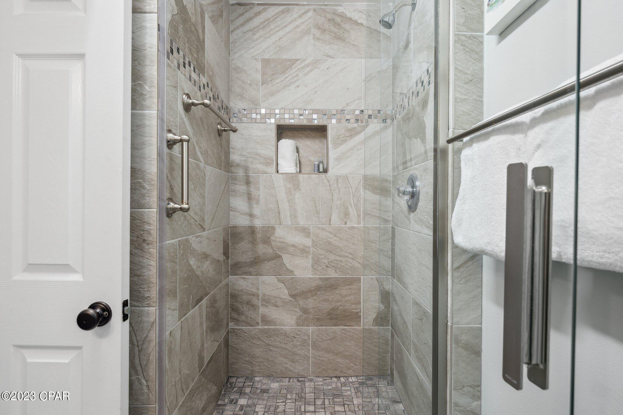 8743 Thomas Drive 423