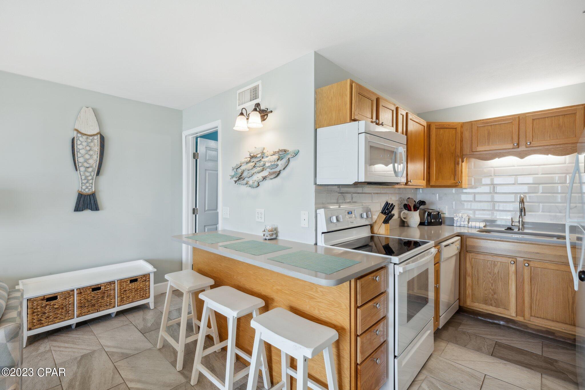 8743 Thomas Drive 423