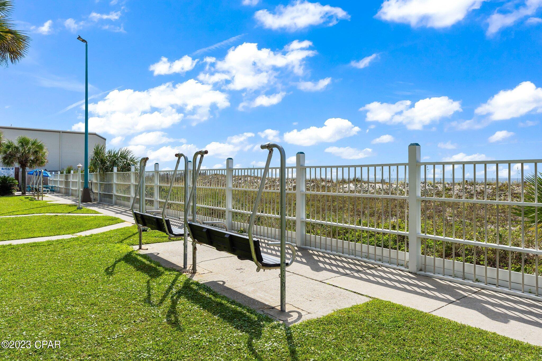 8743 Thomas Drive 423