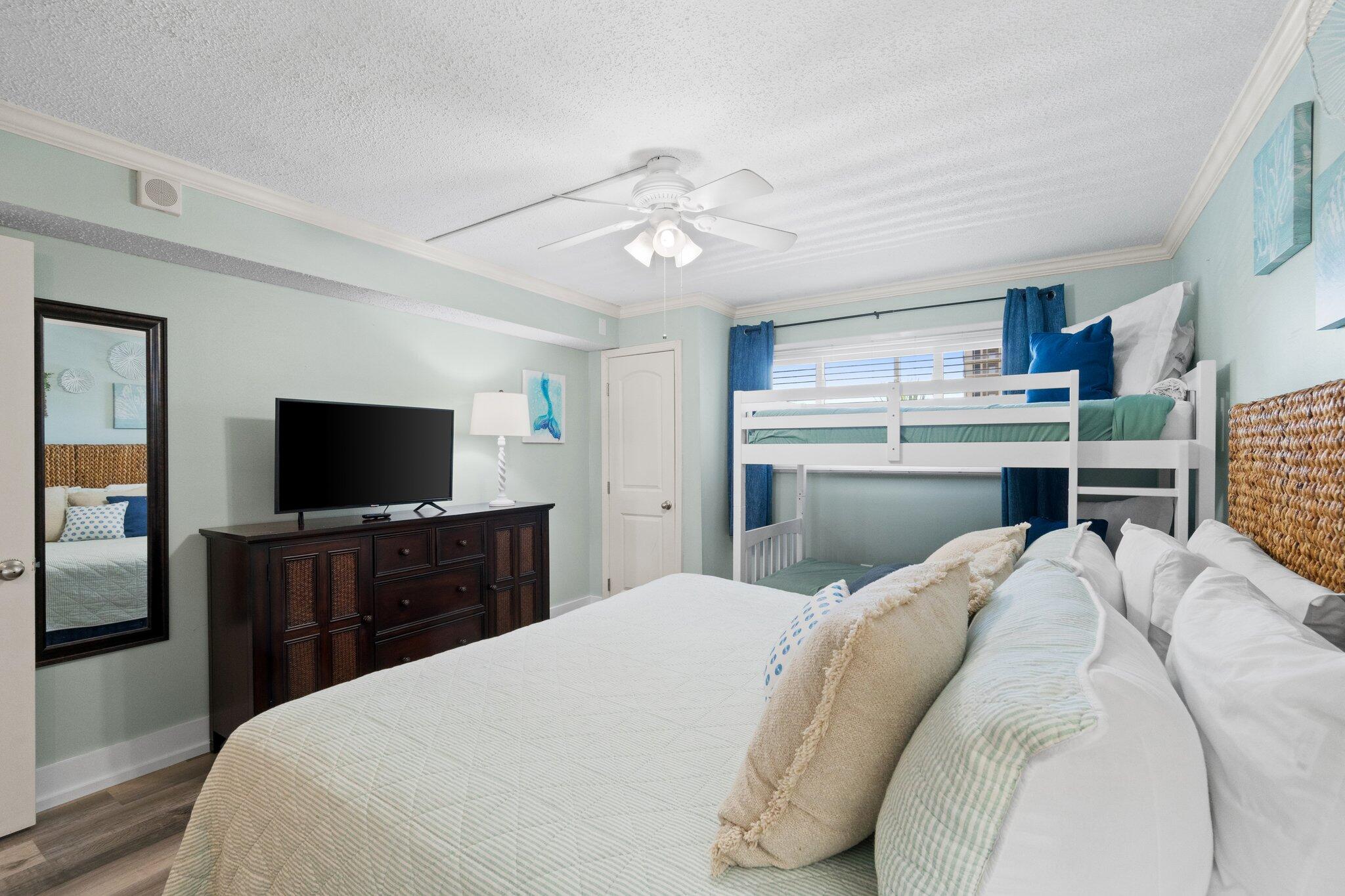5801 Thomas Drive, UNIT 301