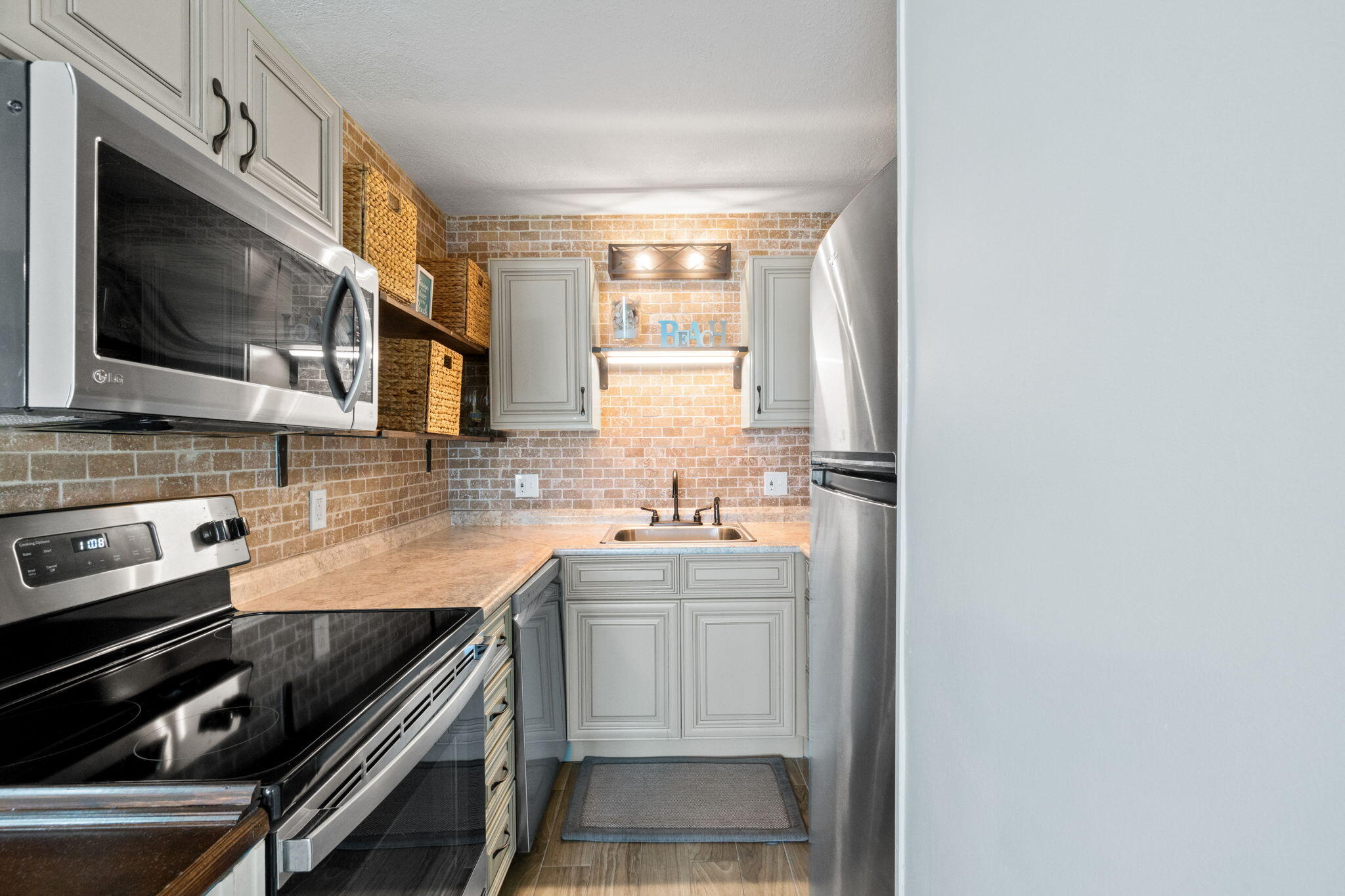 8743 Thomas Drive, UNIT 205