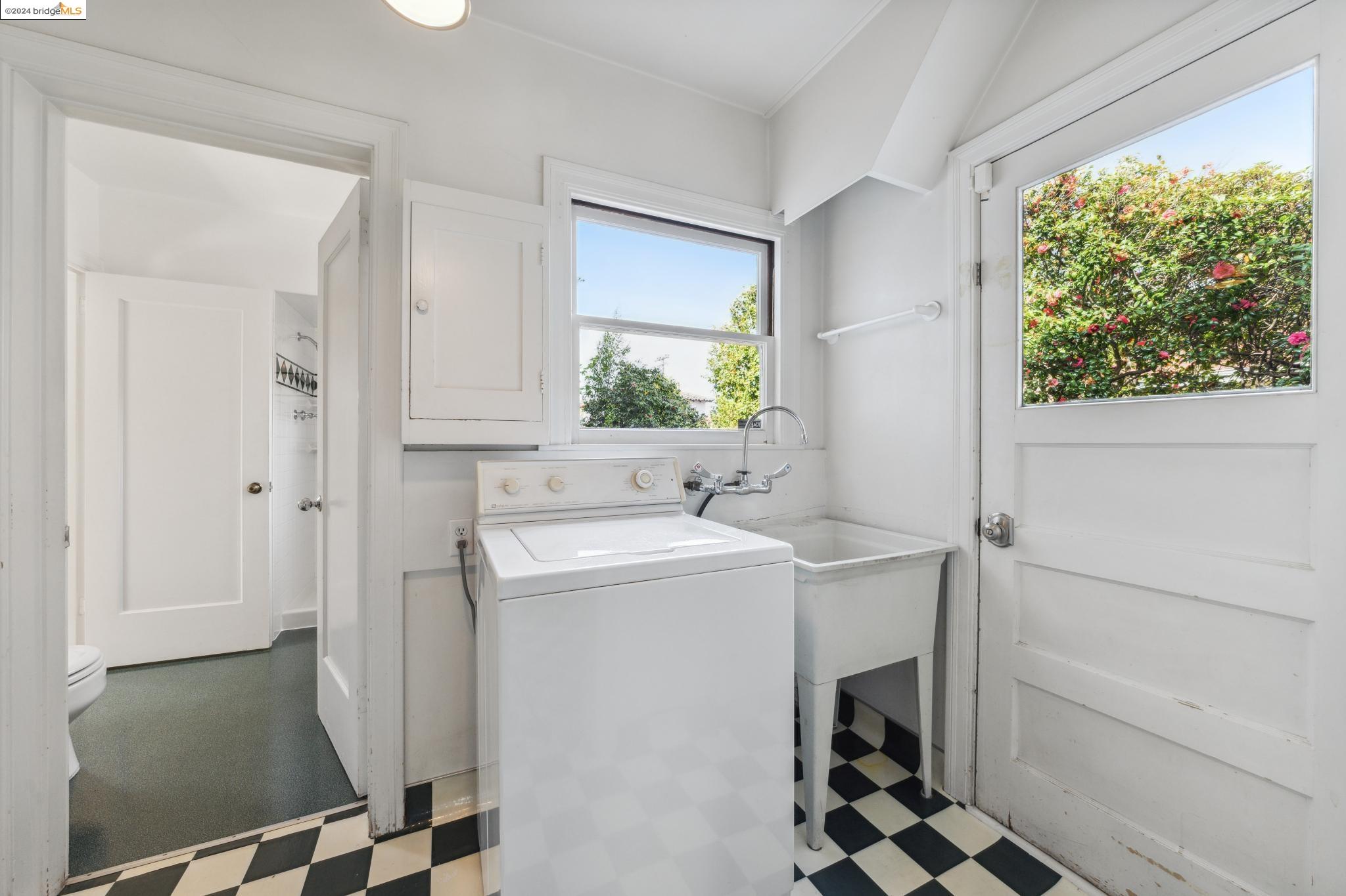 570 Pala Ave