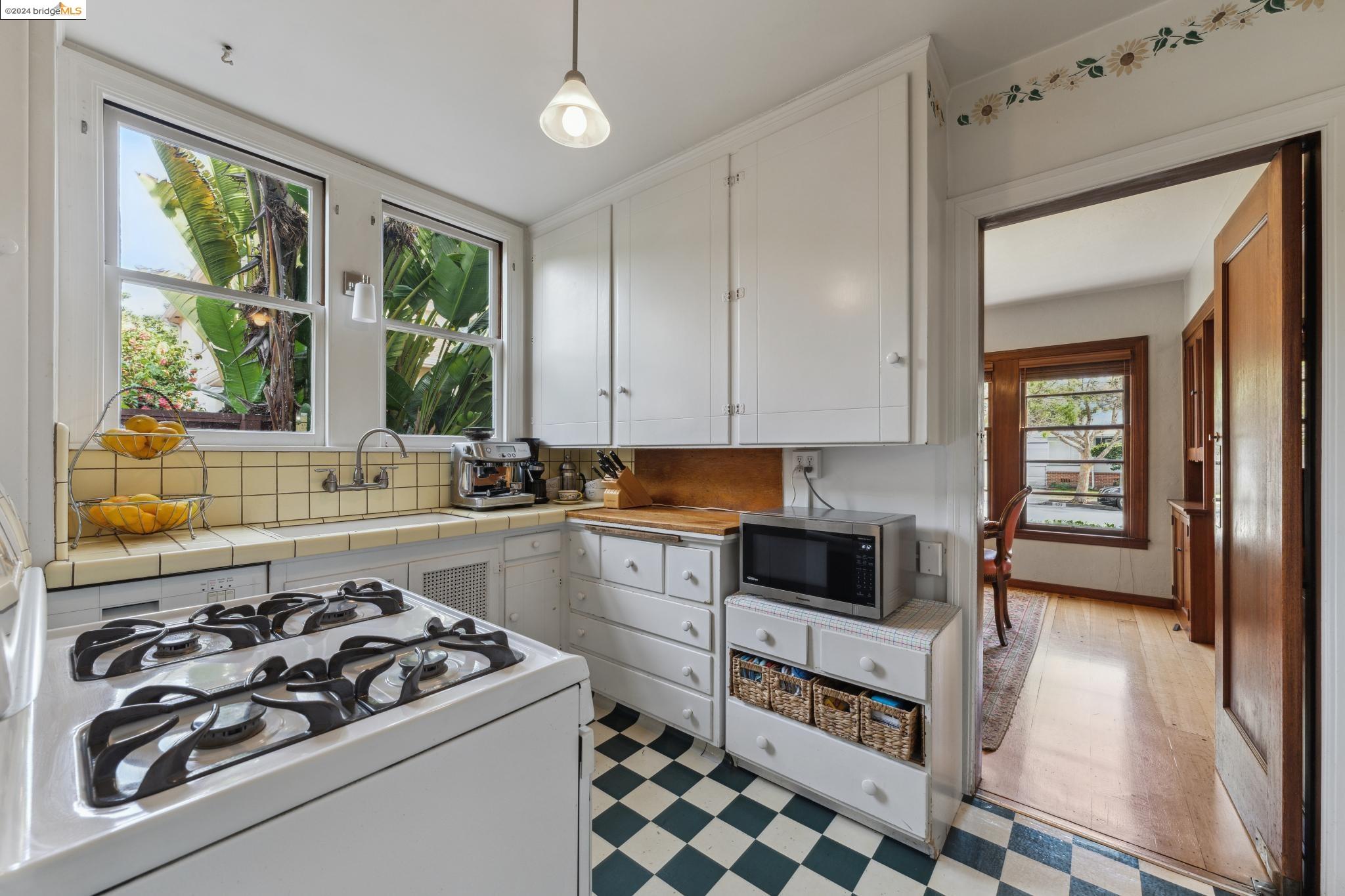 570 Pala Ave