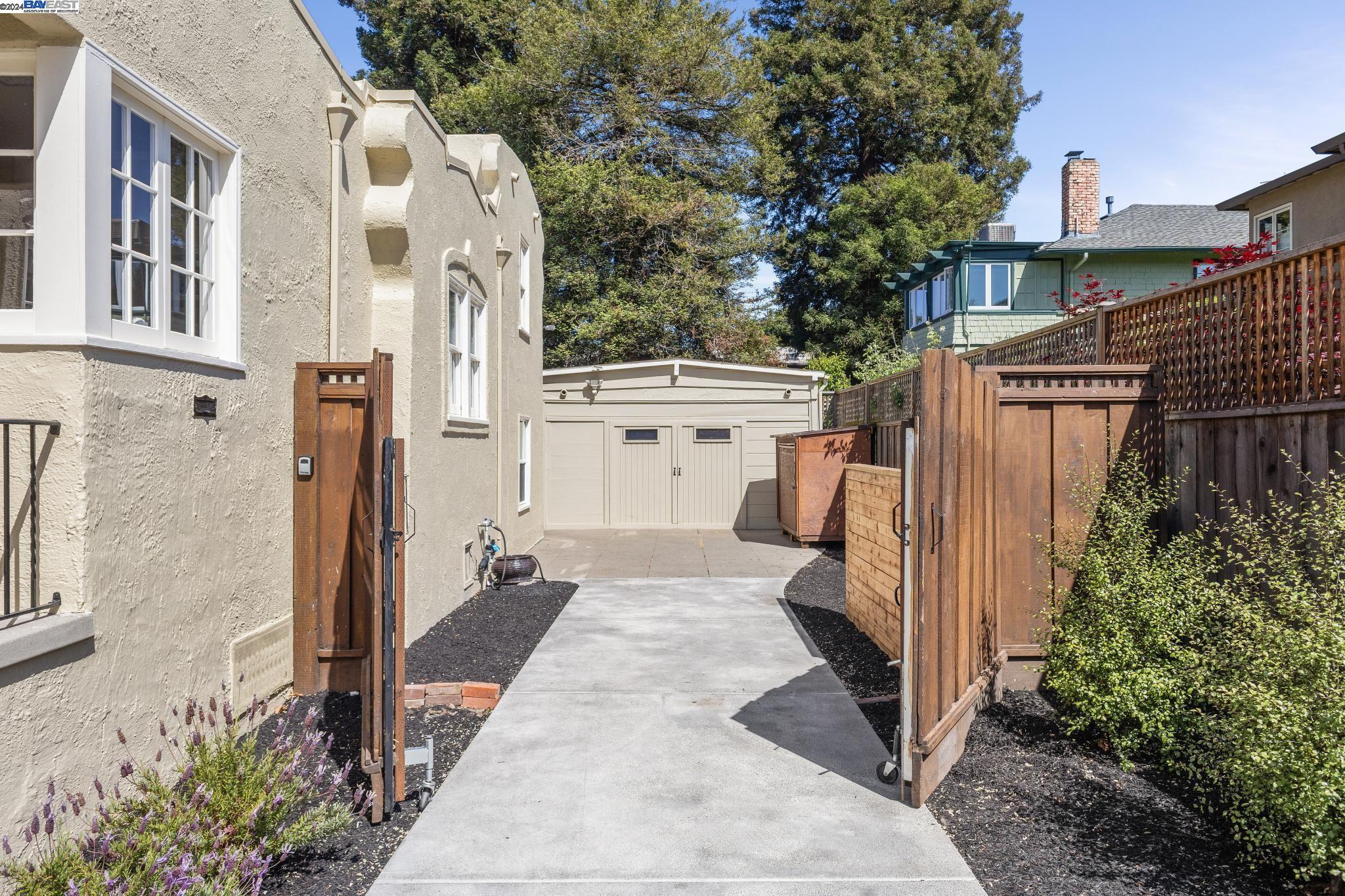 1308 Saint Charles St