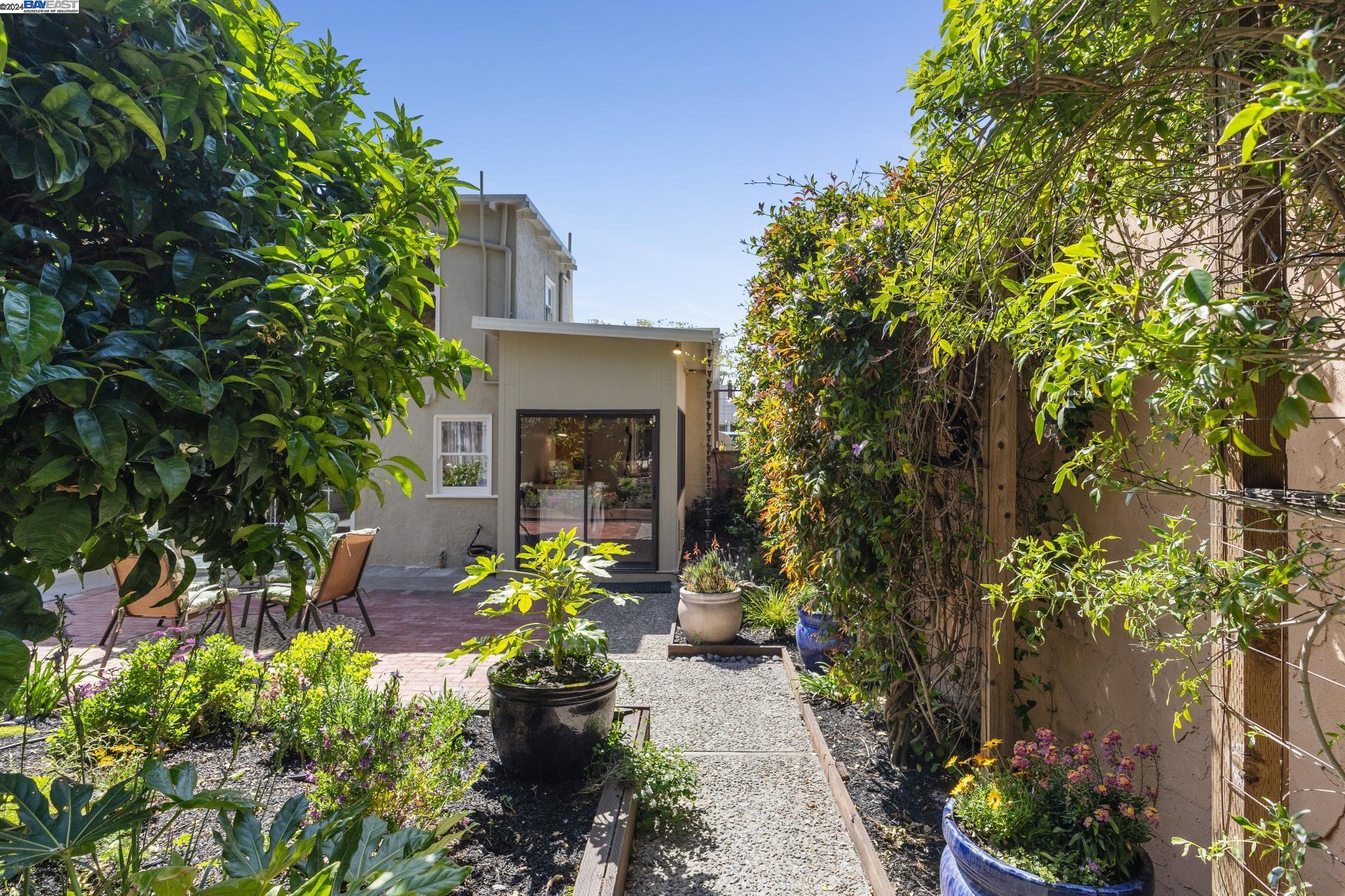 1308 Saint Charles St