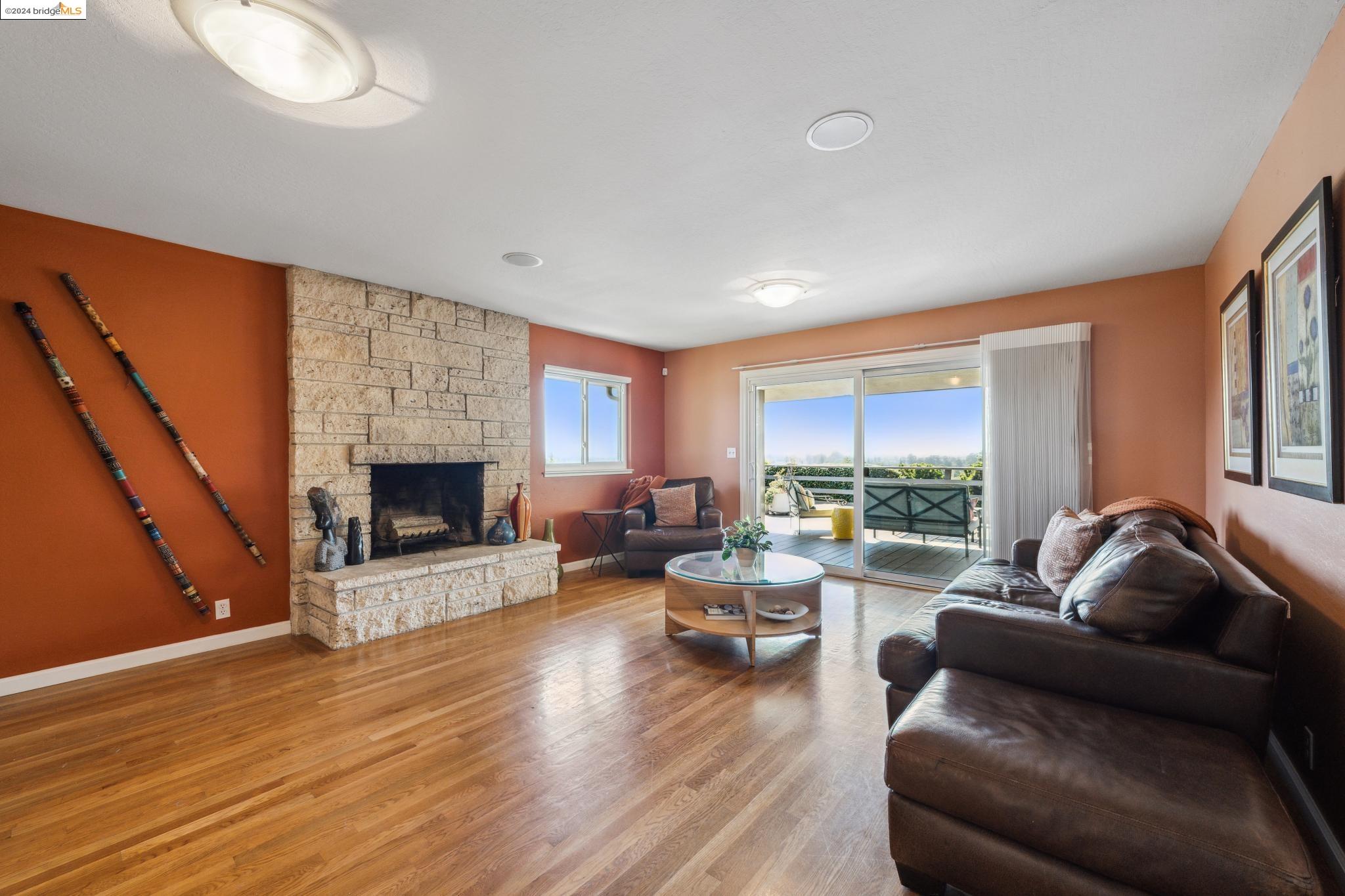 1408 Regent Dr