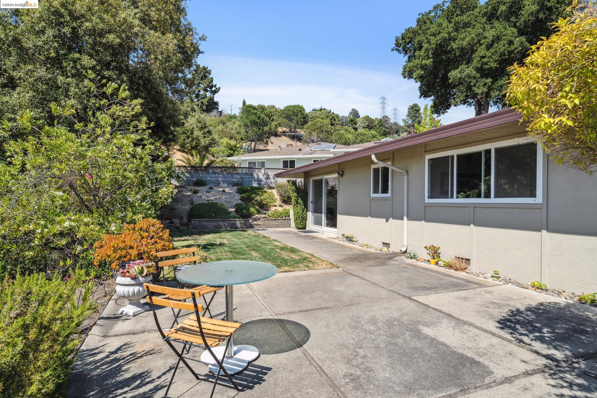1408 Regent Dr
