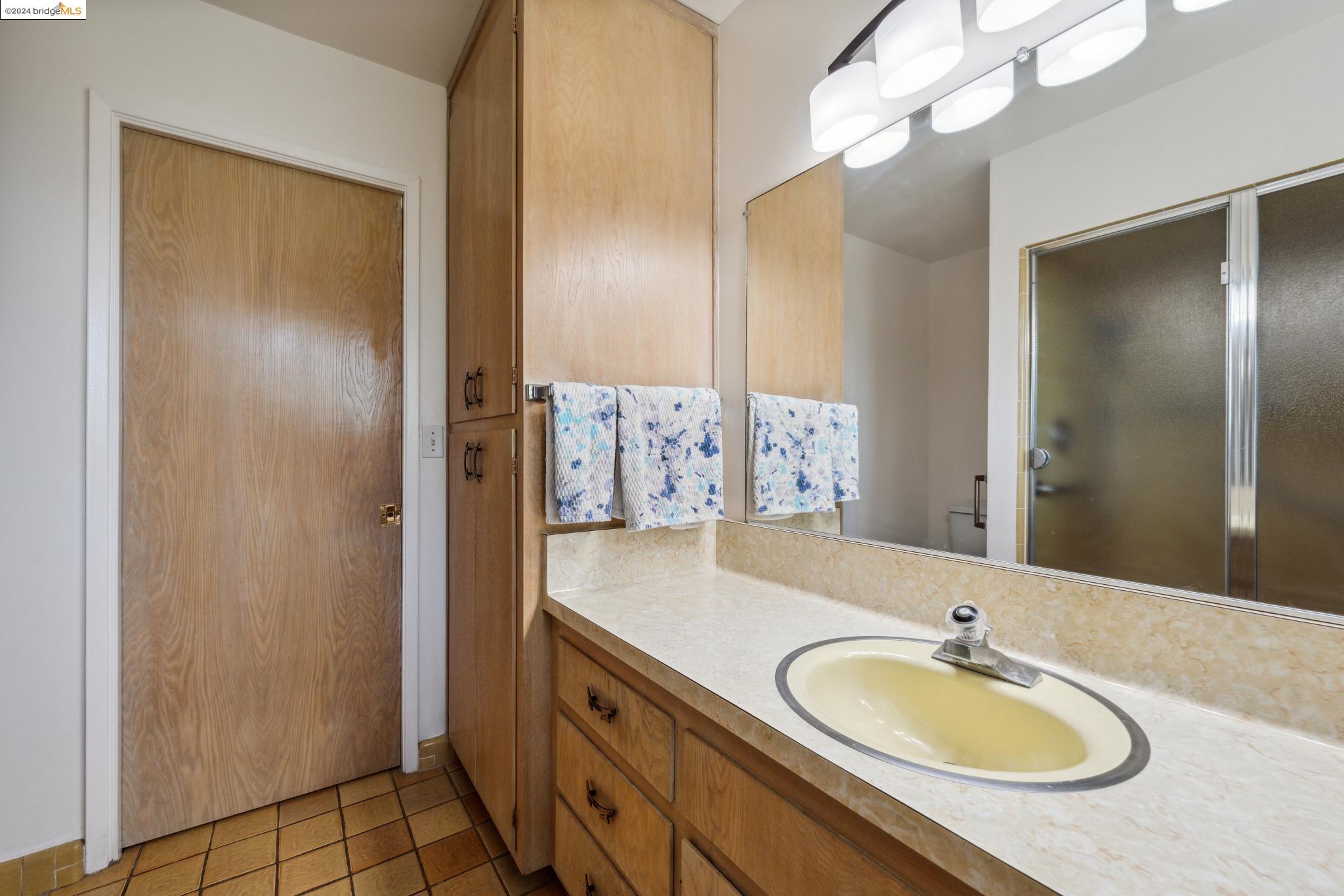 1408 Regent Dr