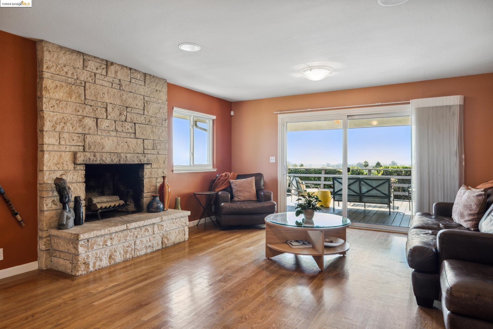 1408 Regent Dr