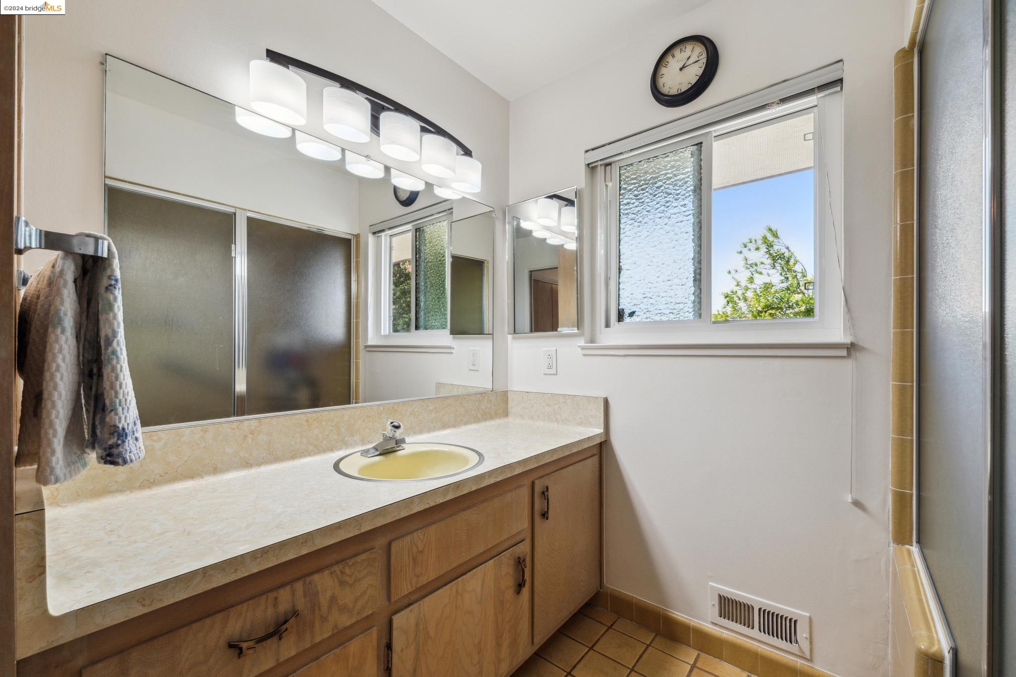 1408 Regent Dr