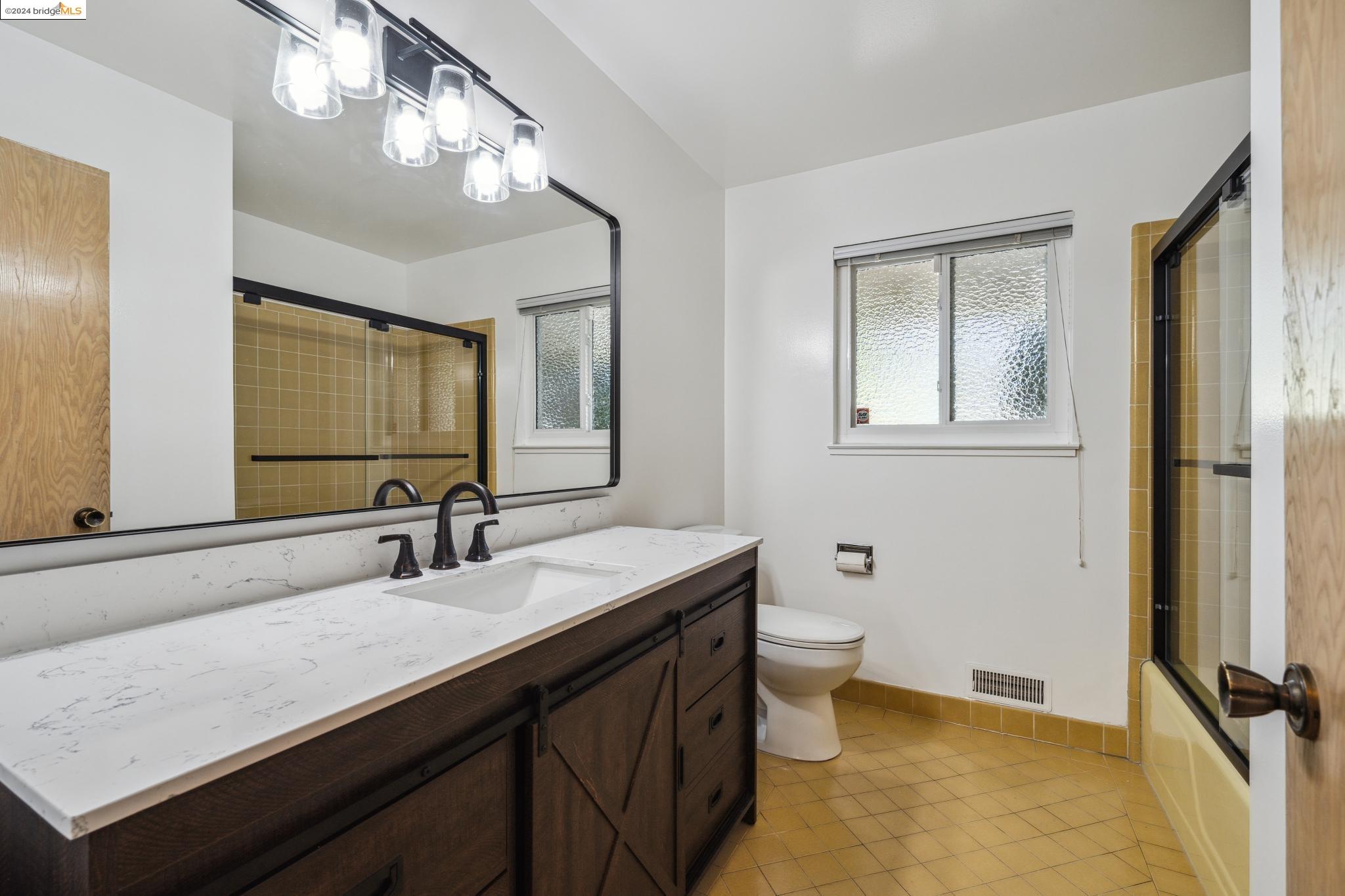 1408 Regent Dr