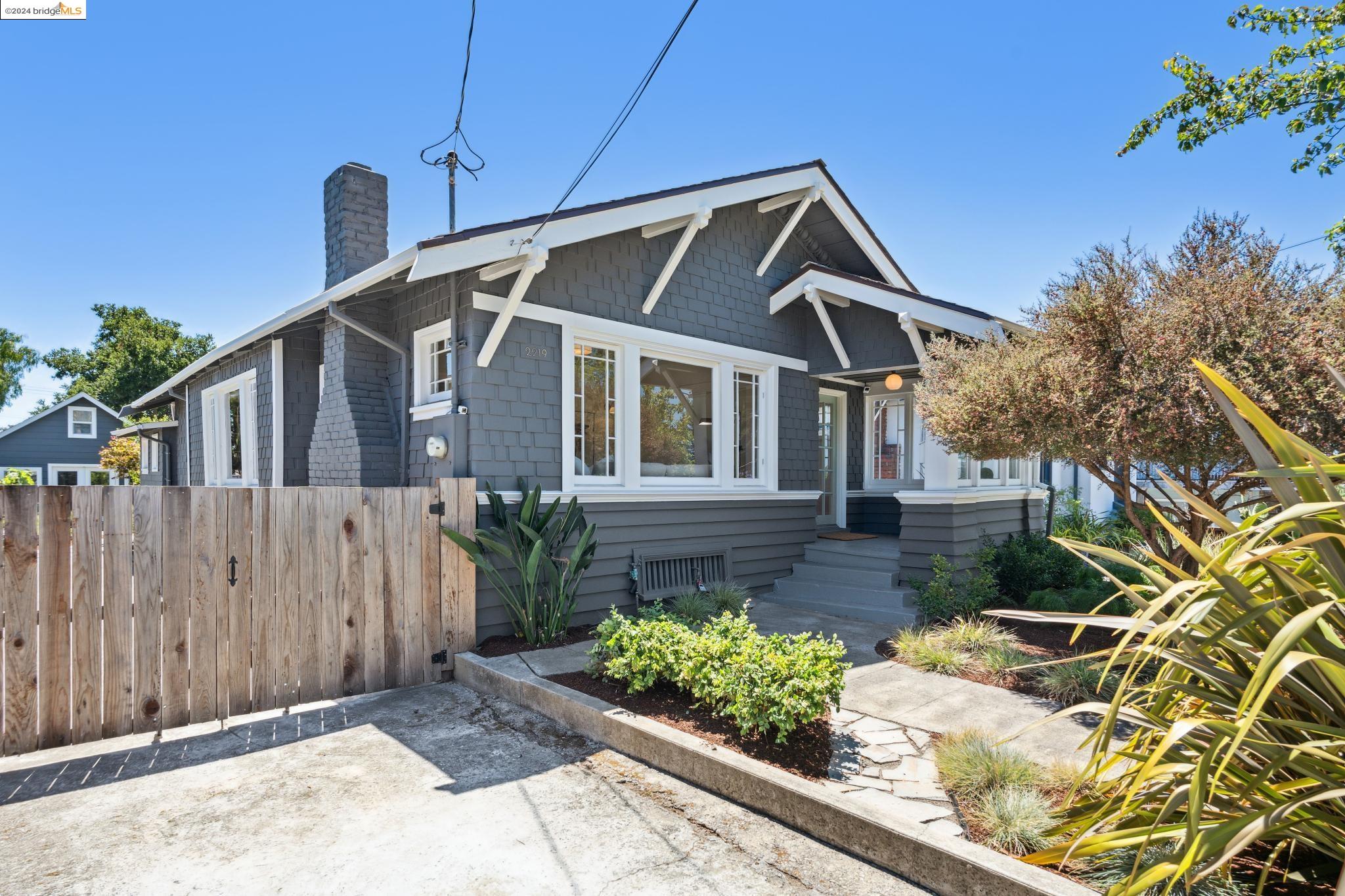 2219 Damuth St