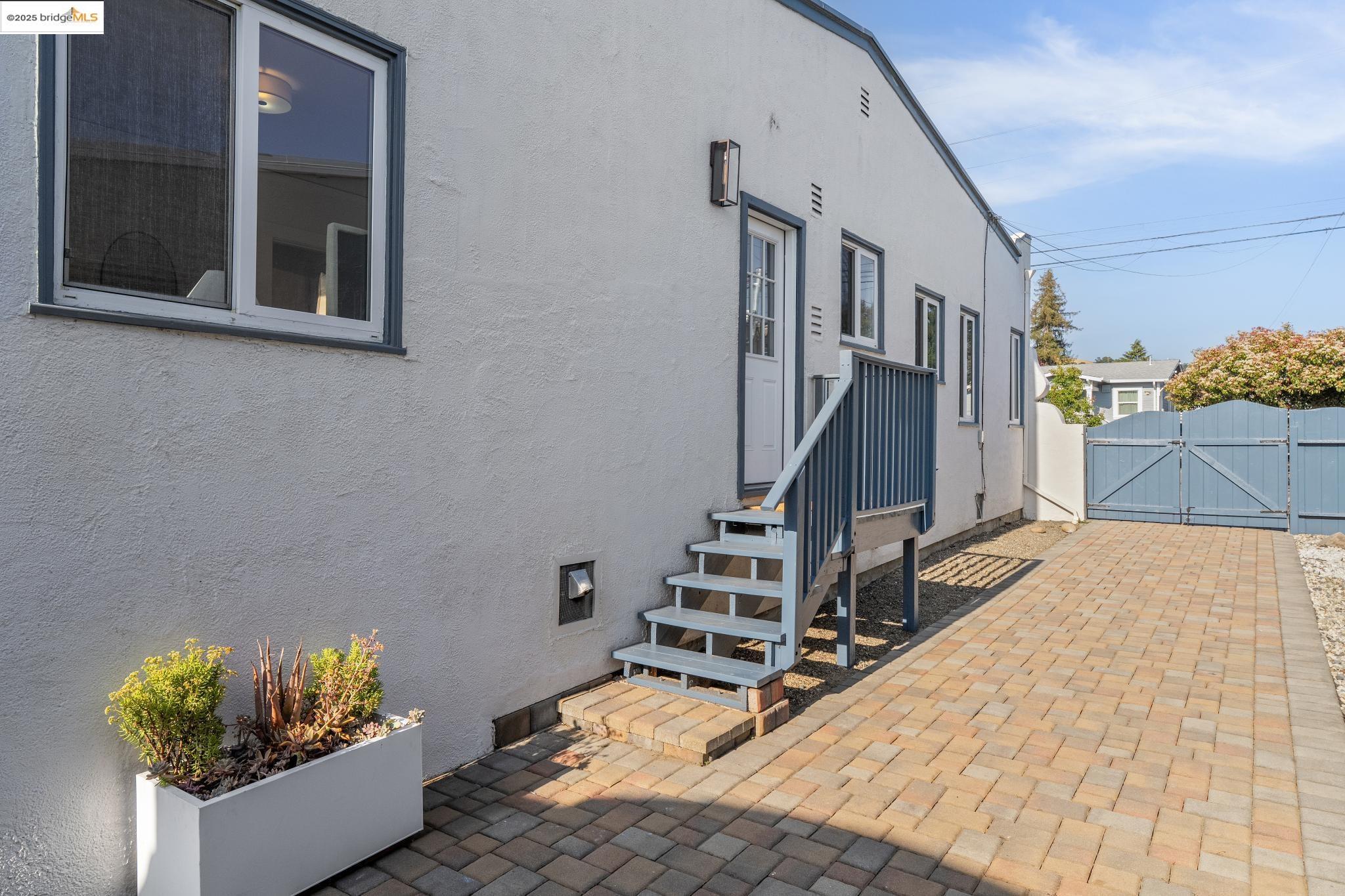 533 Lewis Ave