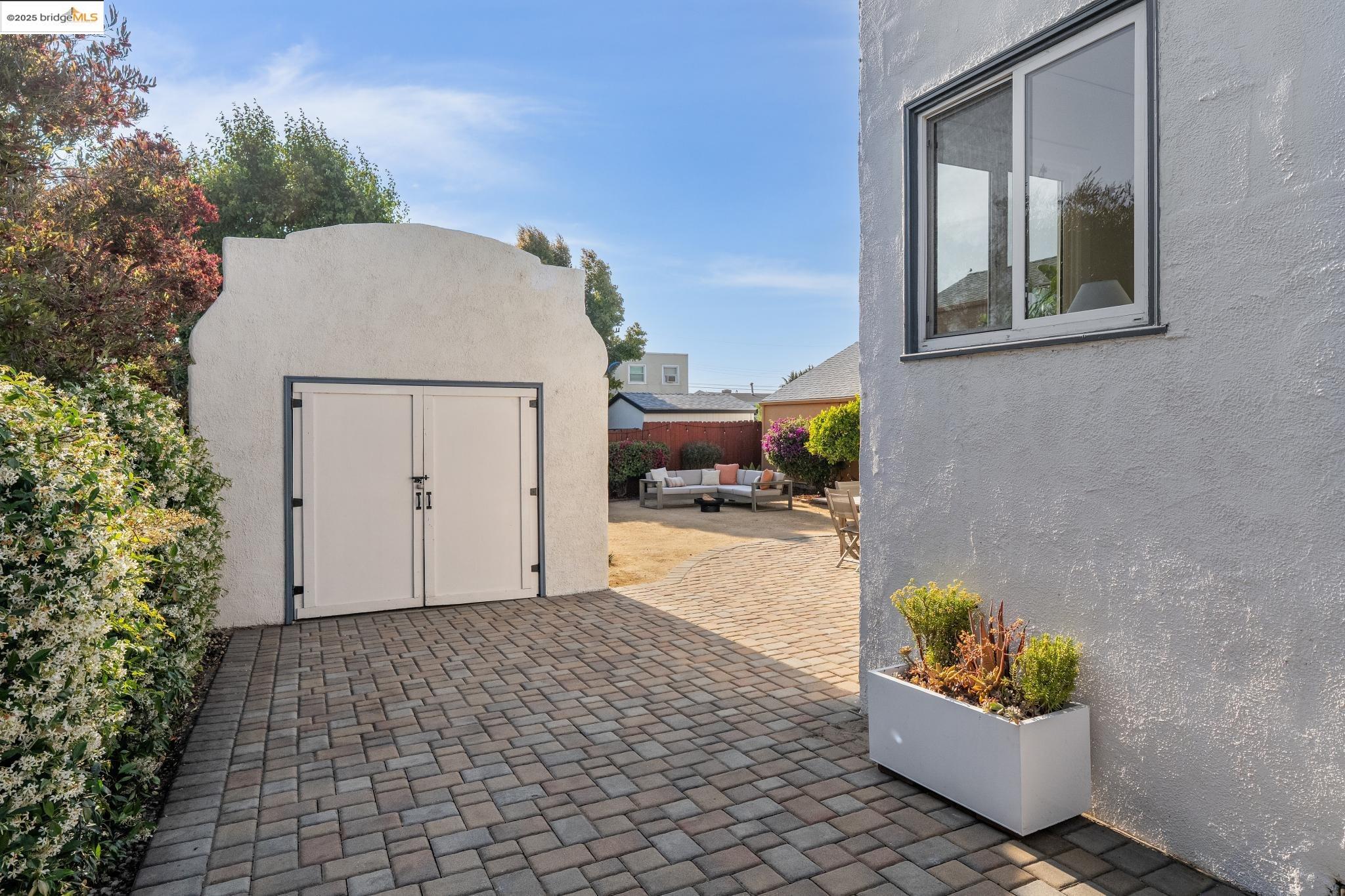533 Lewis Ave