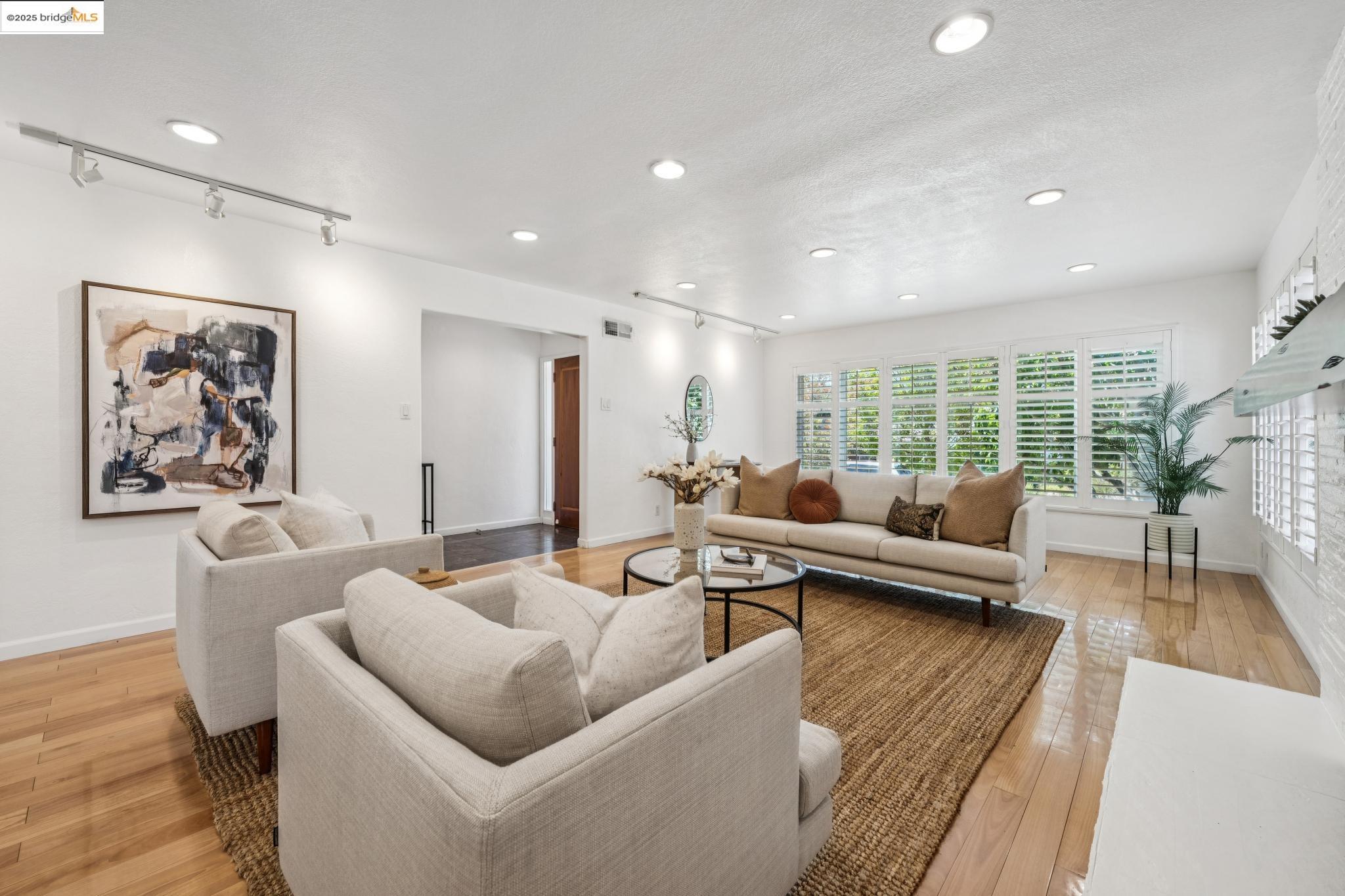 1044 Collier Dr