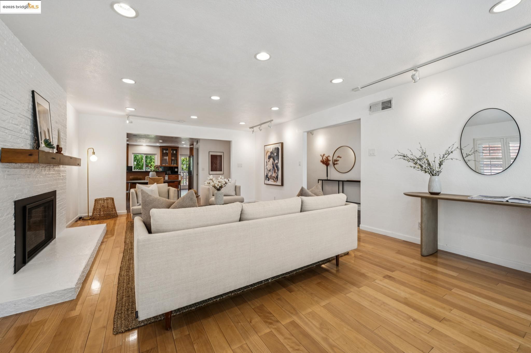 1044 Collier Dr
