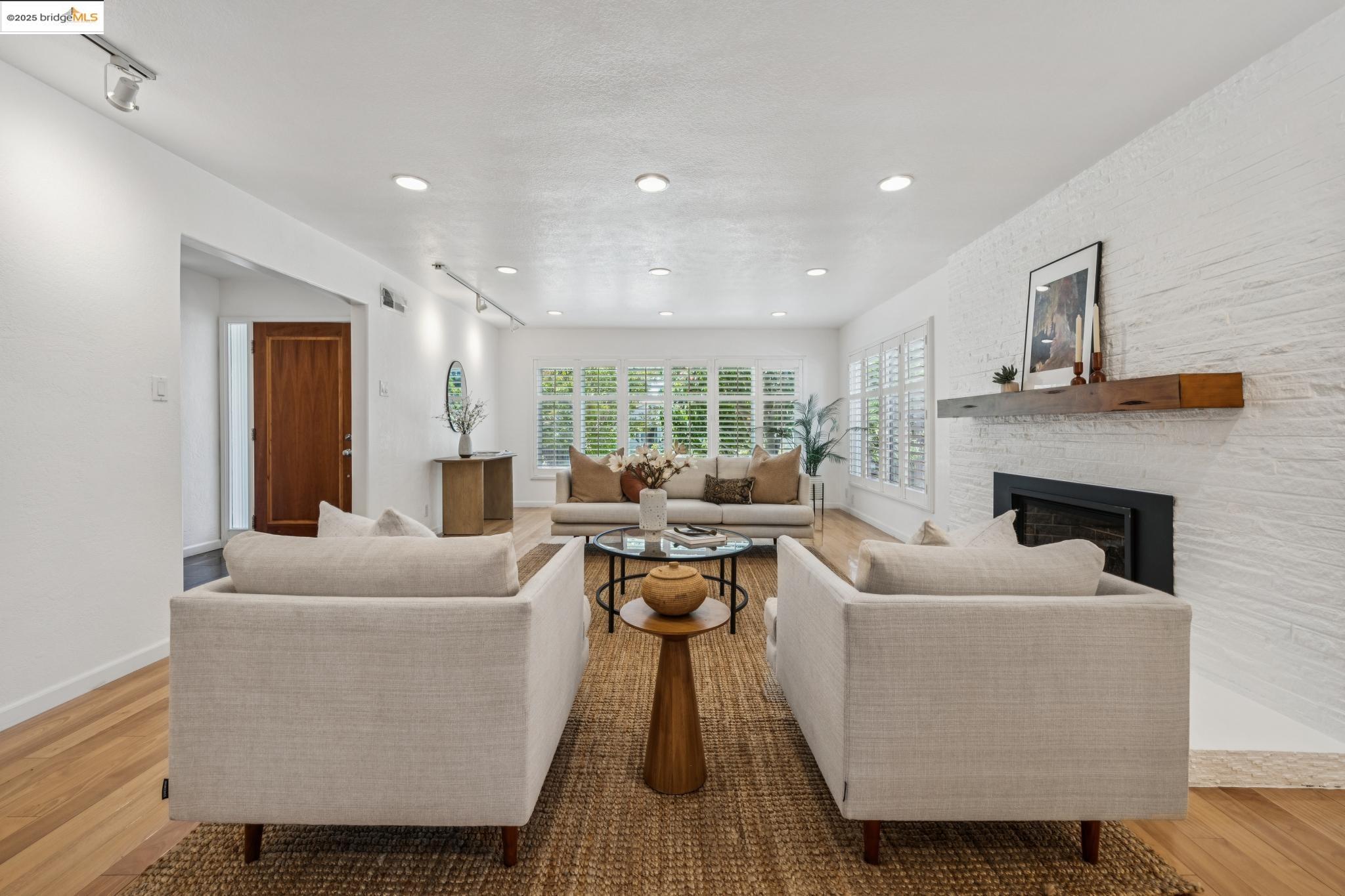 1044 Collier Dr
