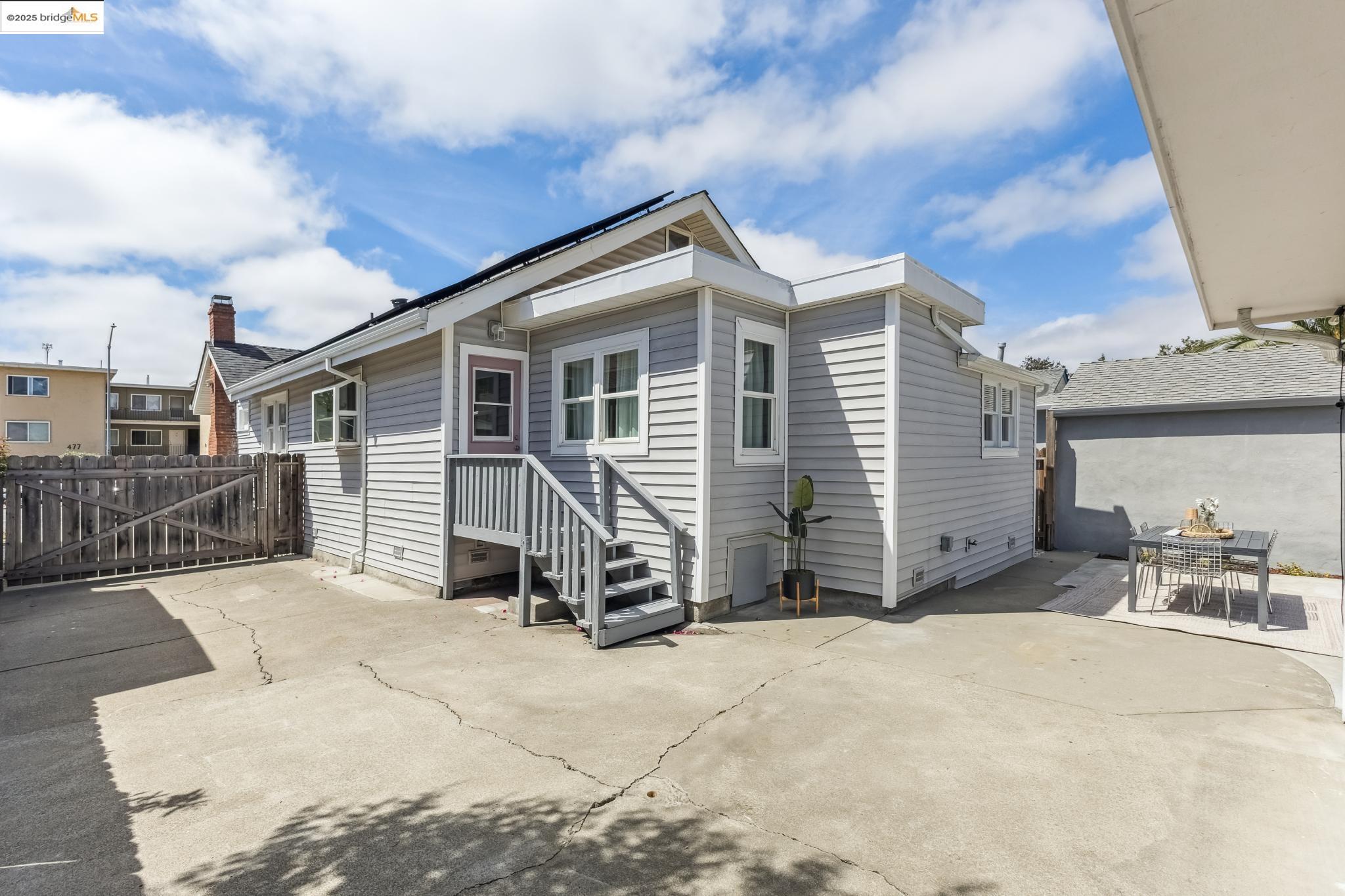 470 Bancroft Ave