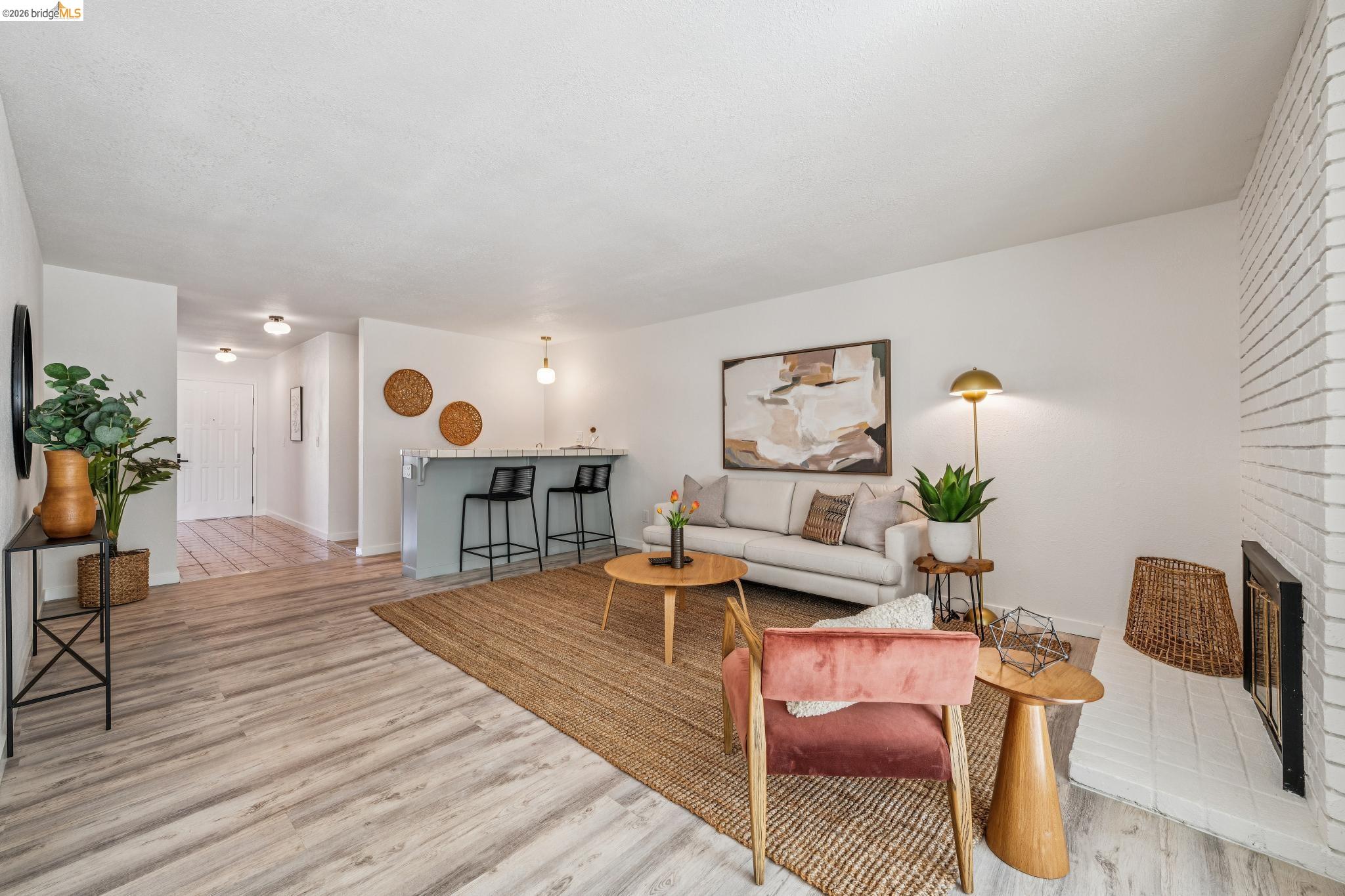 5672 Torrey Pine Ct