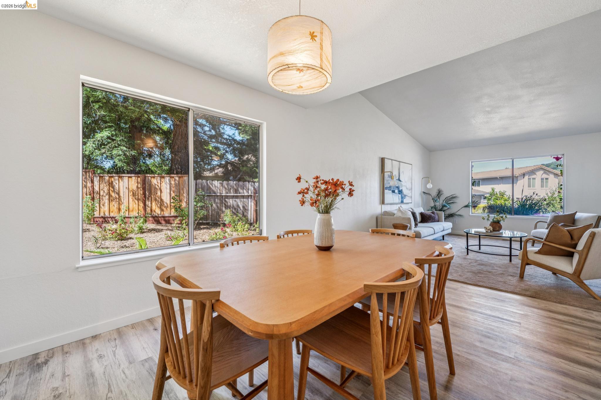 5672 Torrey Pine Ct