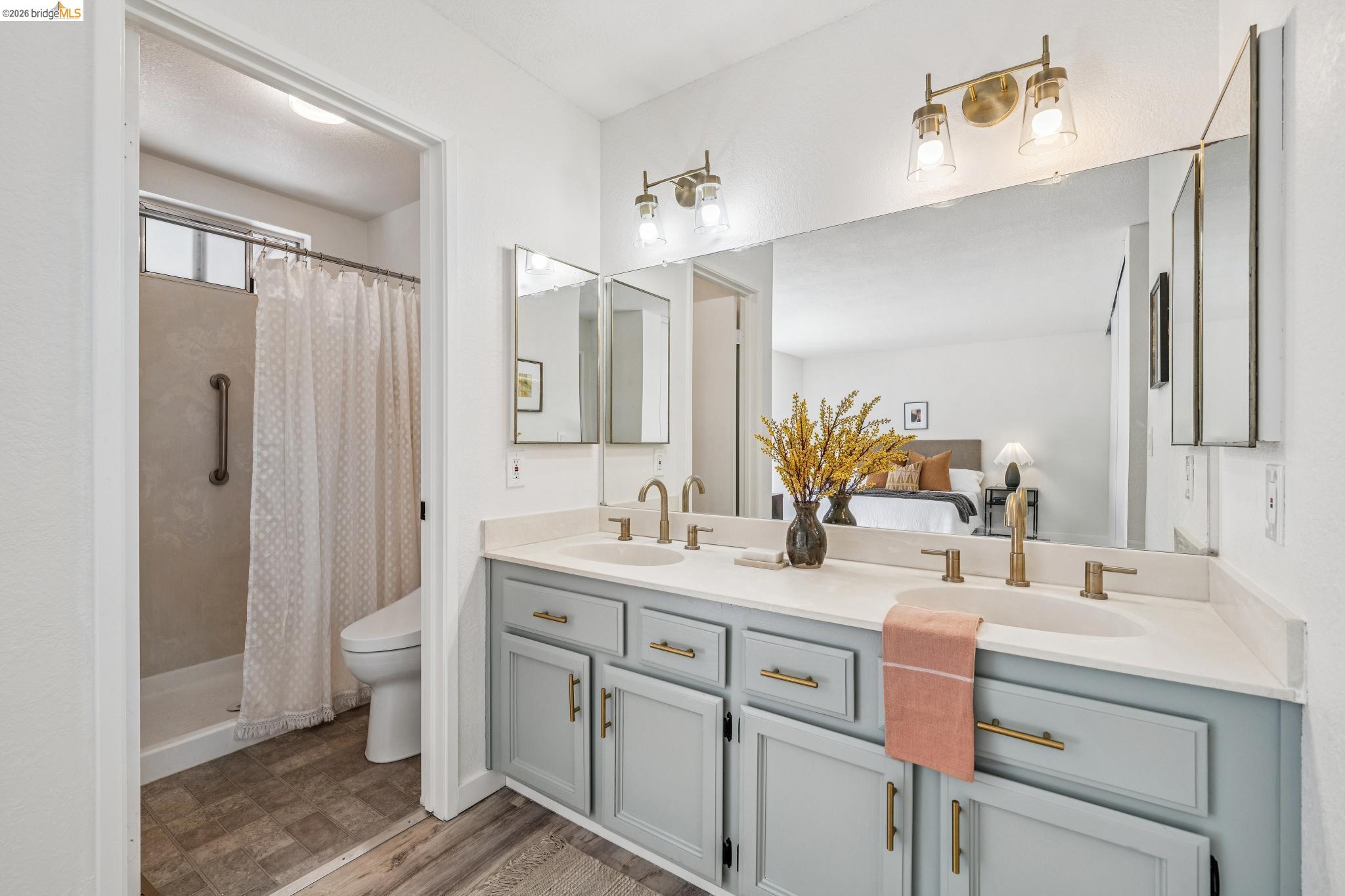5672 Torrey Pine Ct