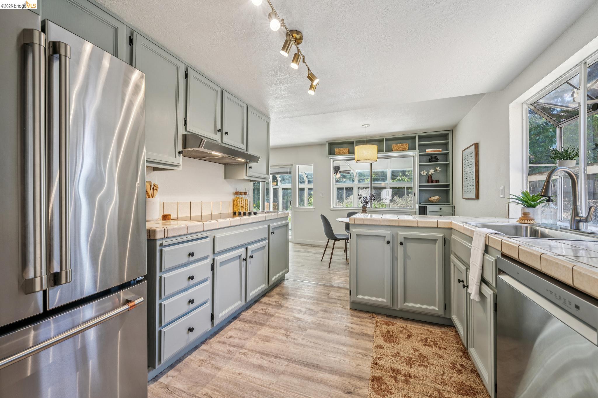 5672 Torrey Pine Ct