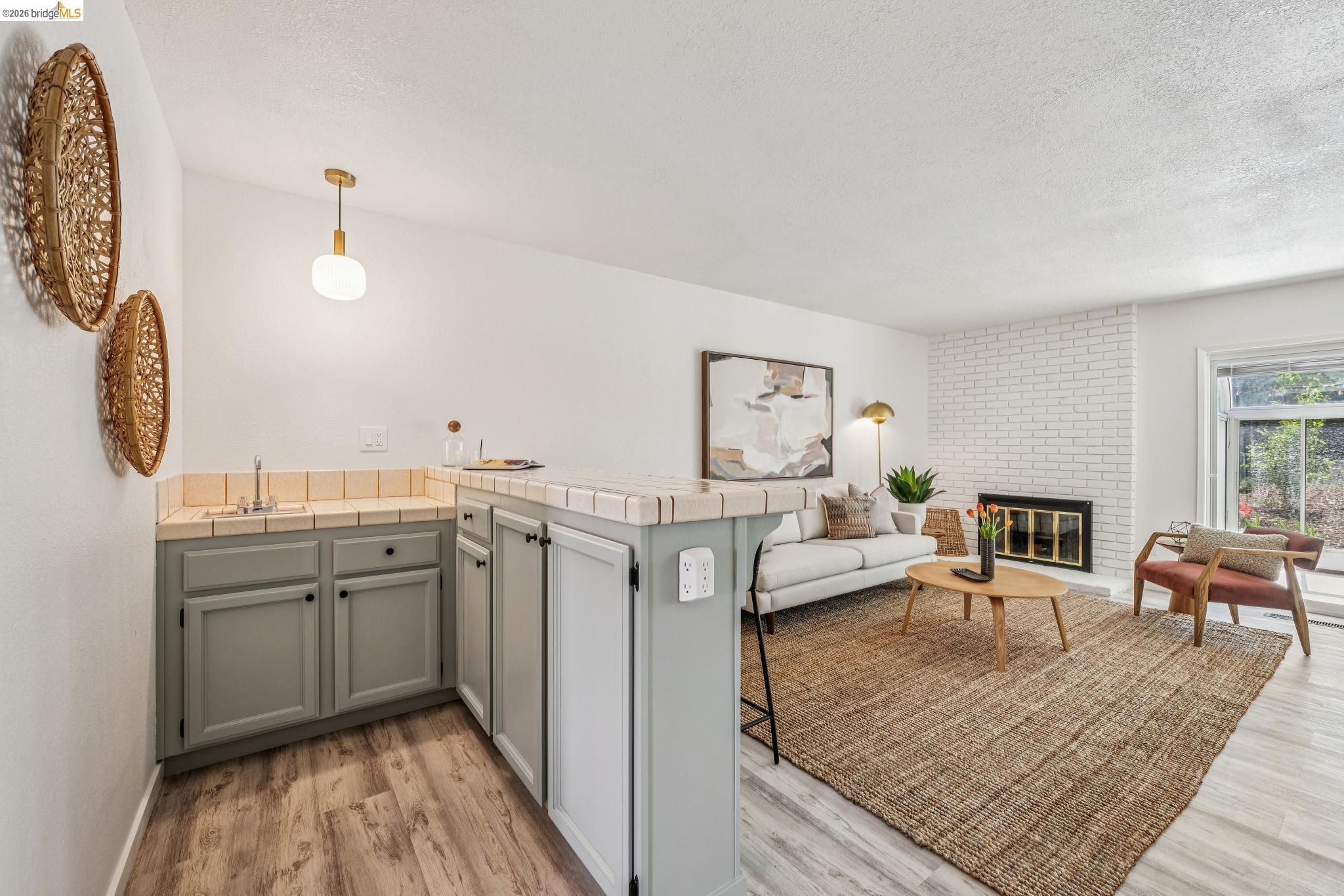 5672 Torrey Pine Ct