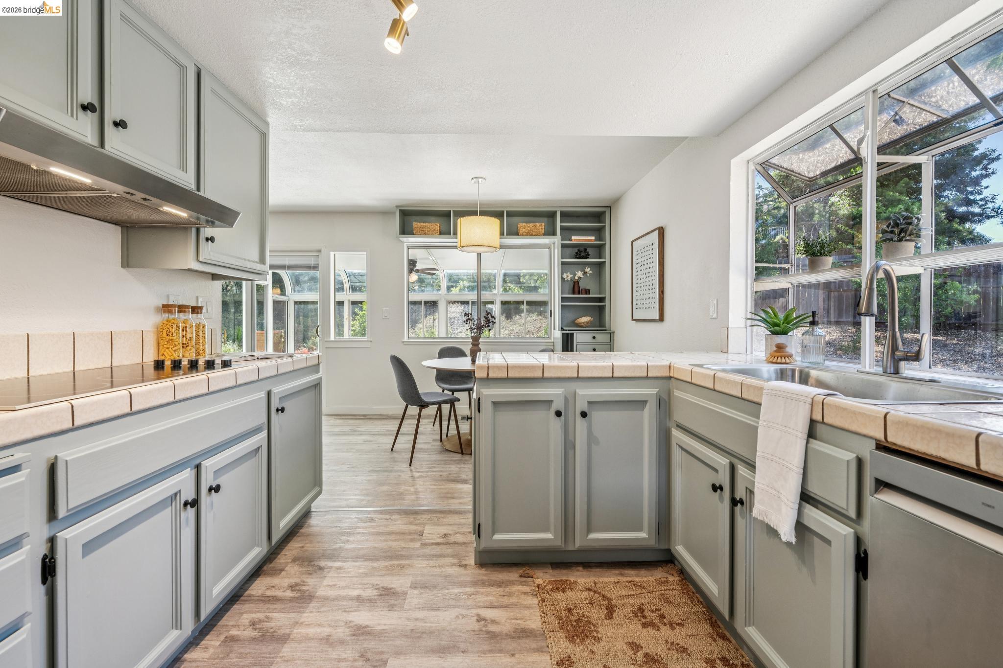 5672 Torrey Pine Ct