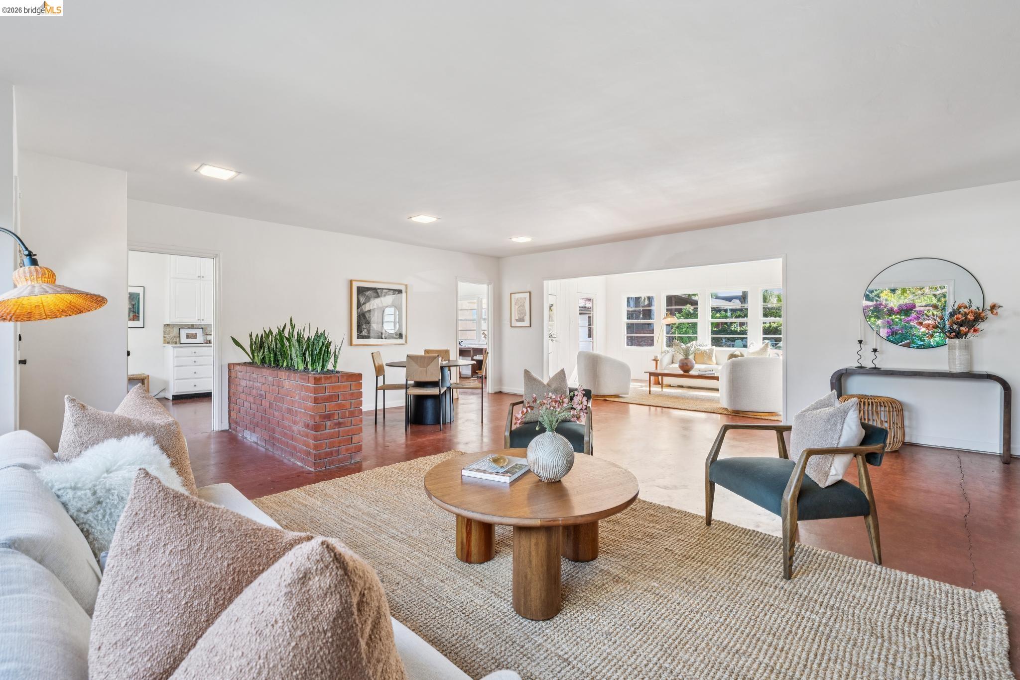 201 Warwick Ave