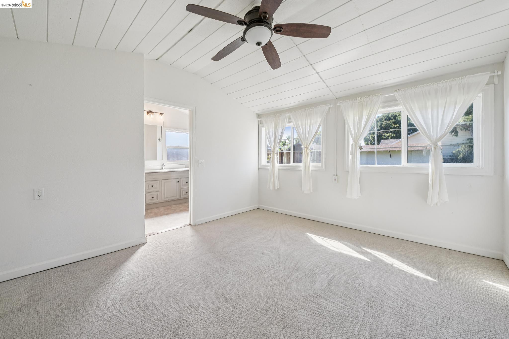 201 Warwick Ave