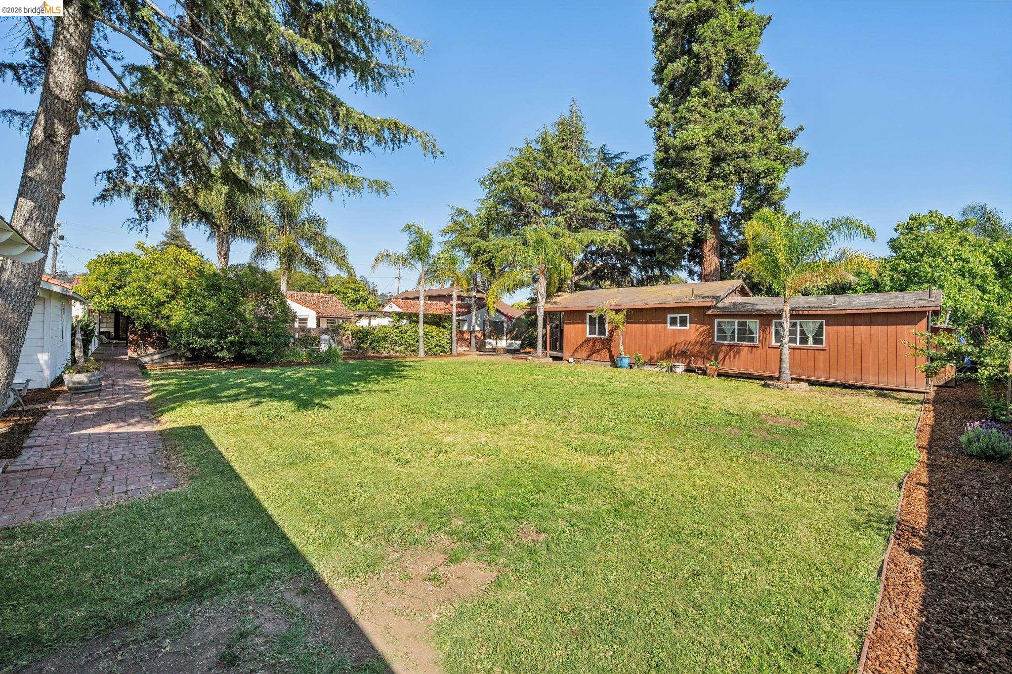 201 Warwick Ave