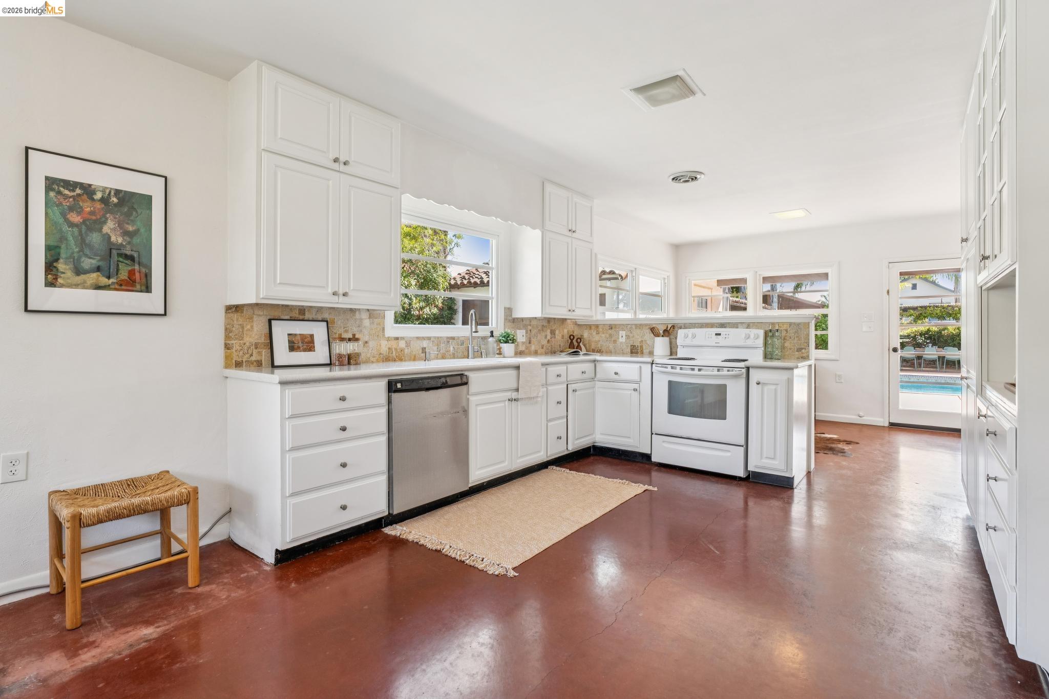 201 Warwick Ave