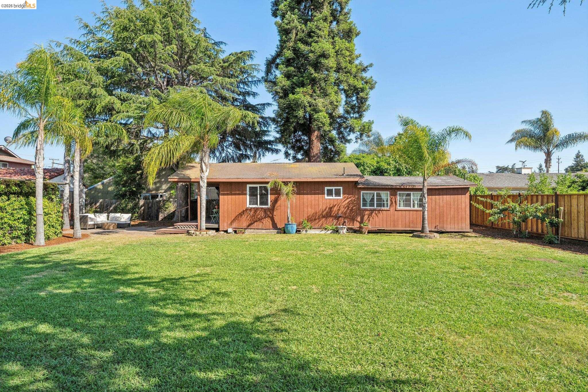 201 Warwick Ave