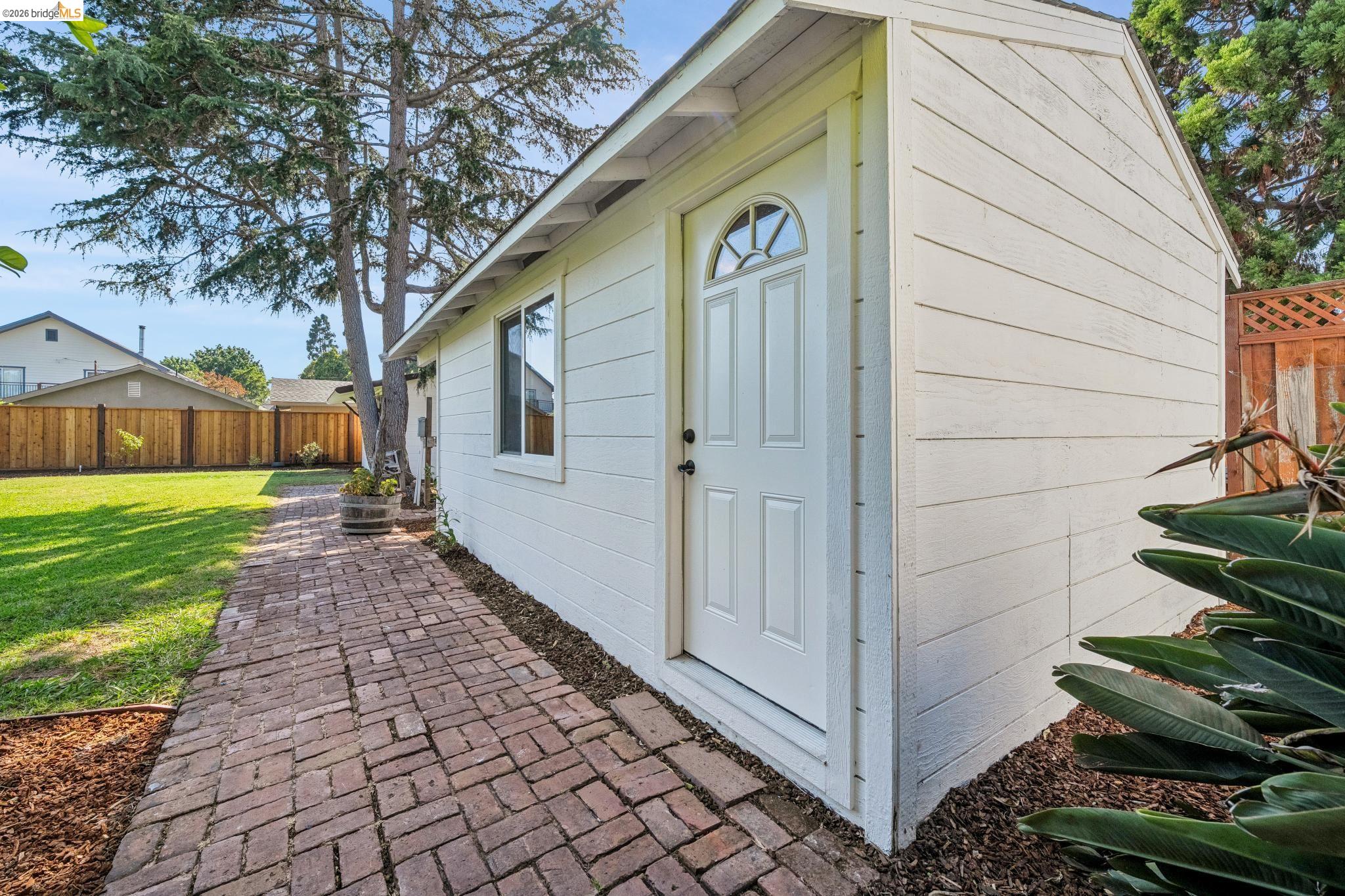 201 Warwick Ave