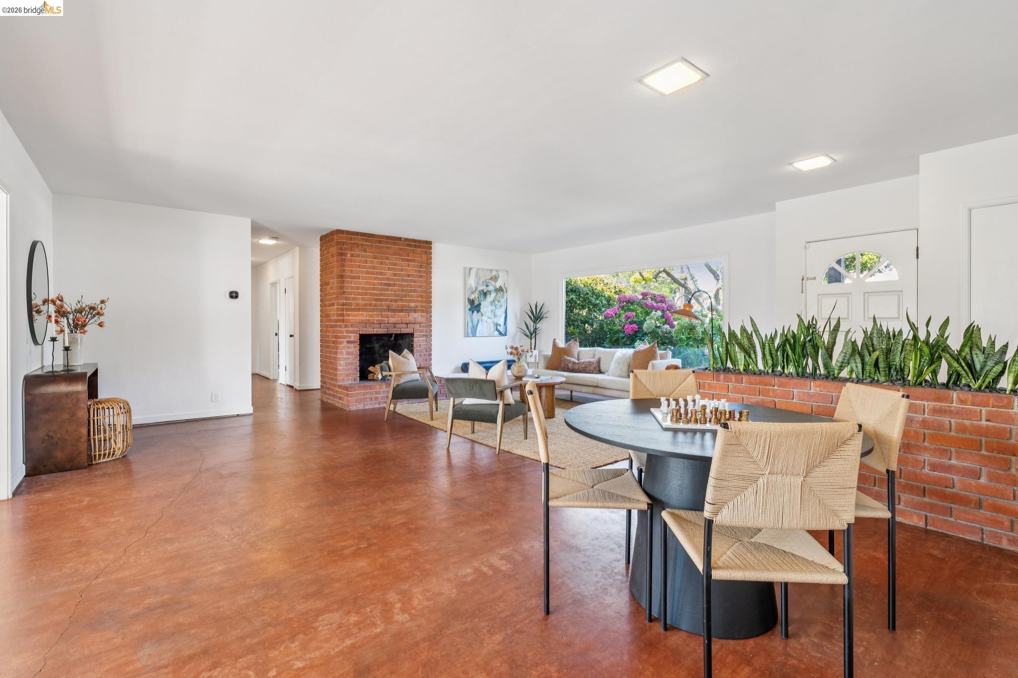 201 Warwick Ave