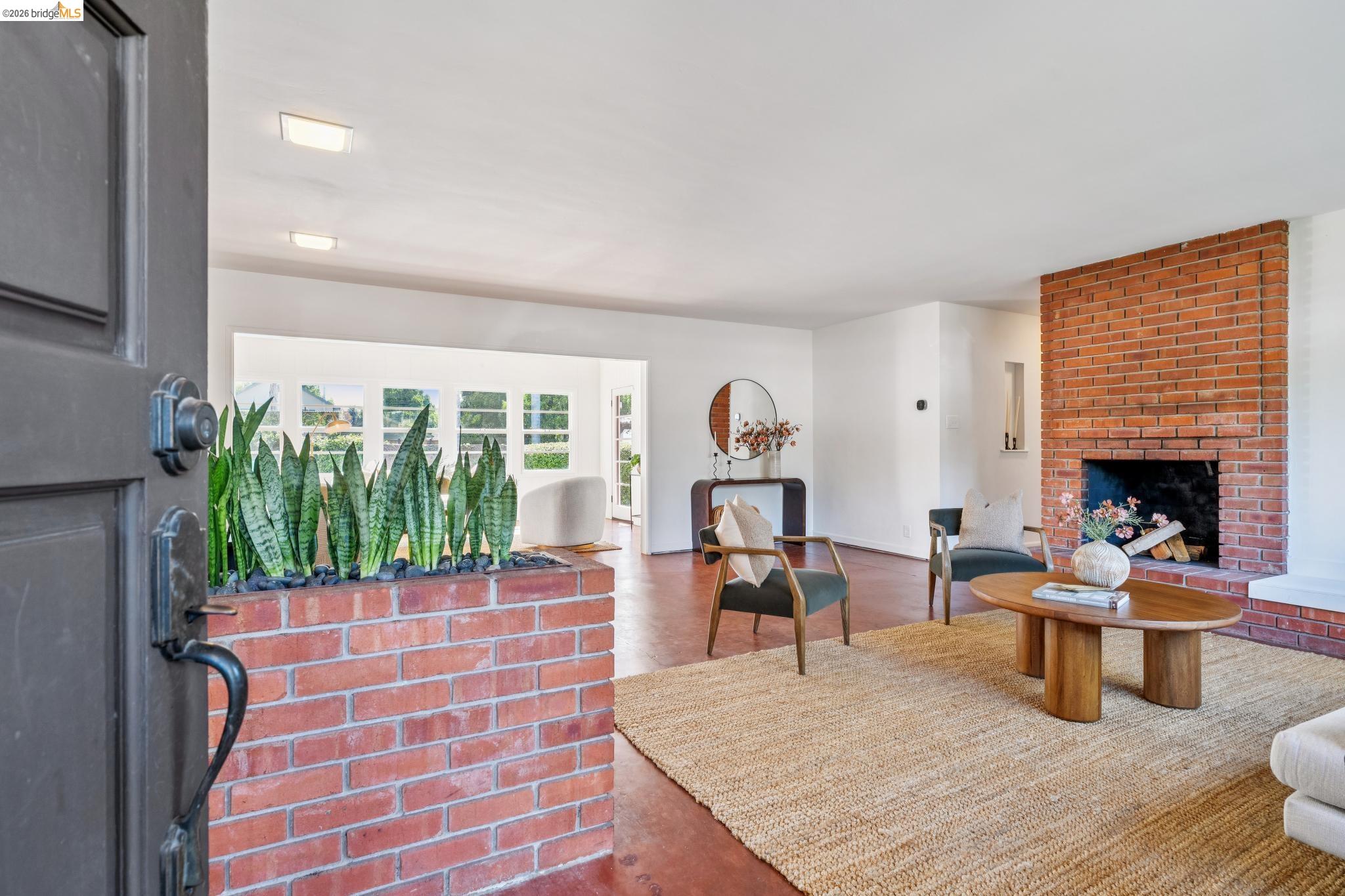 201 Warwick Ave