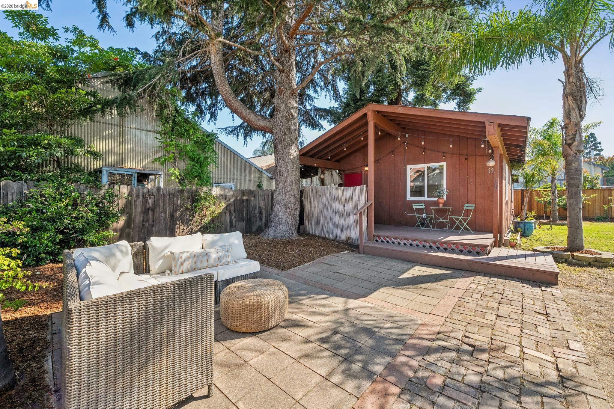 201 Warwick Ave