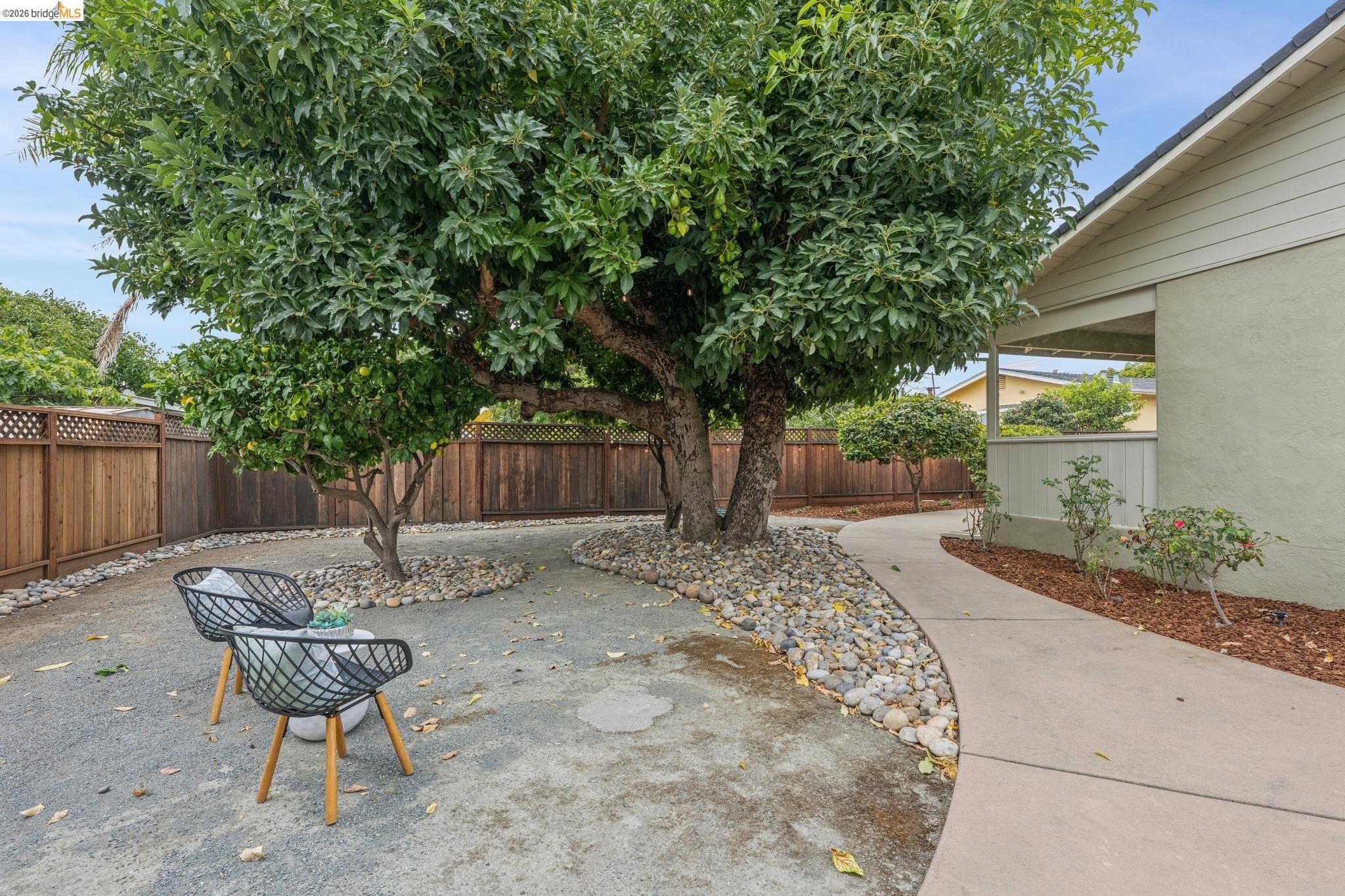 871 Joaquin Ave