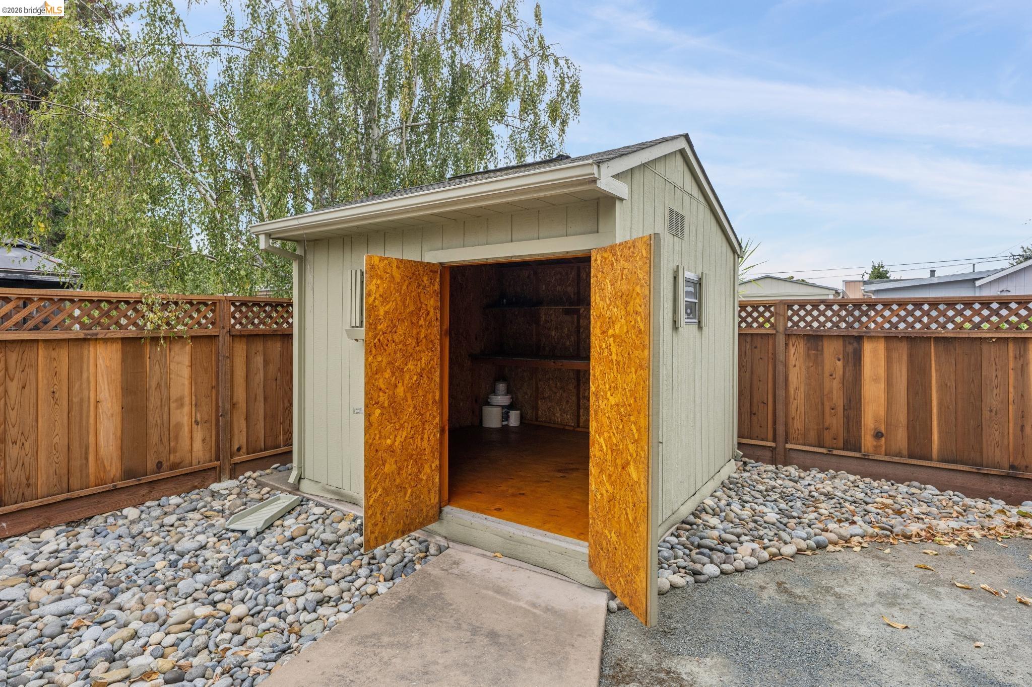 871 Joaquin Ave