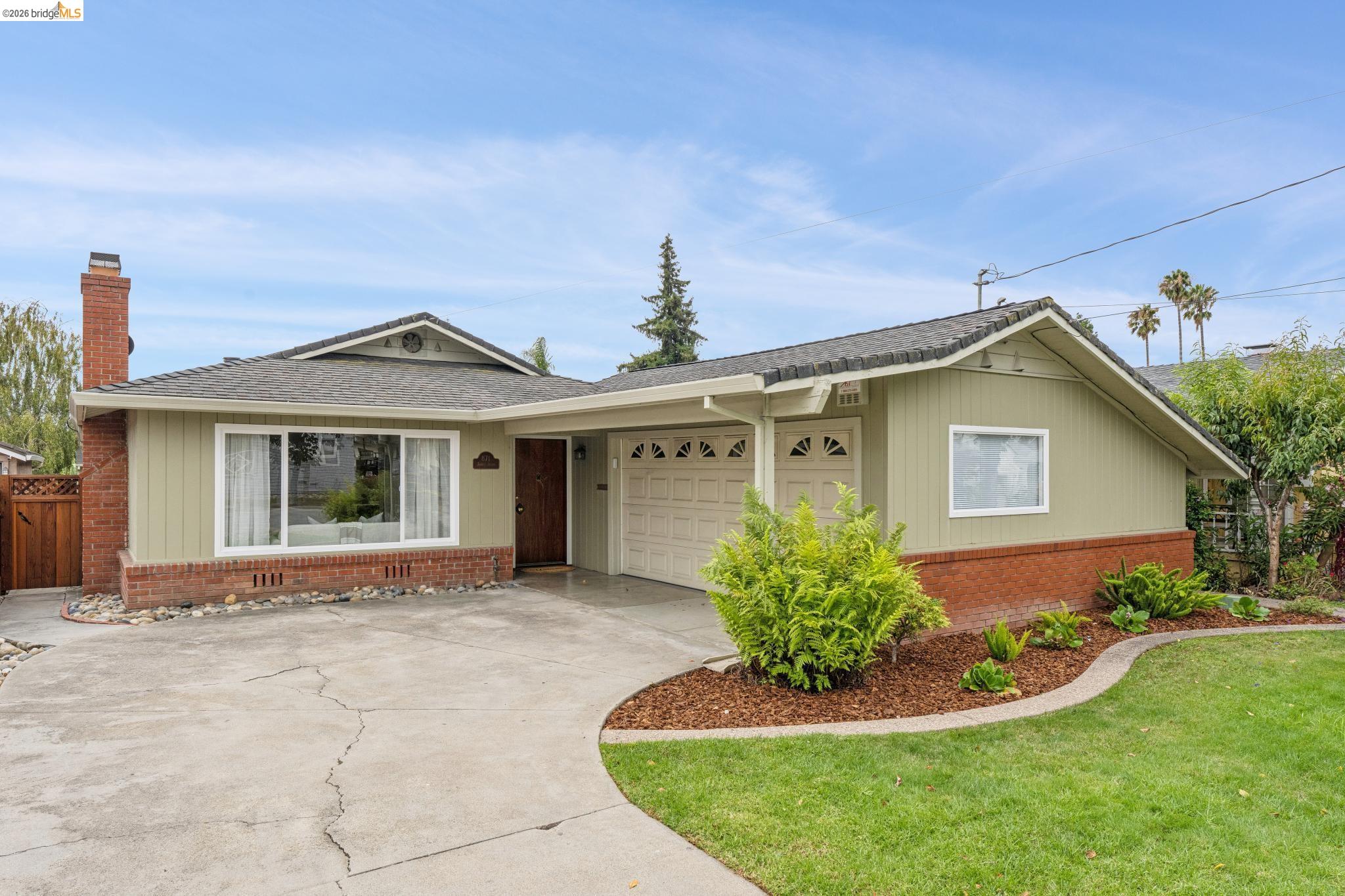 871 Joaquin Ave