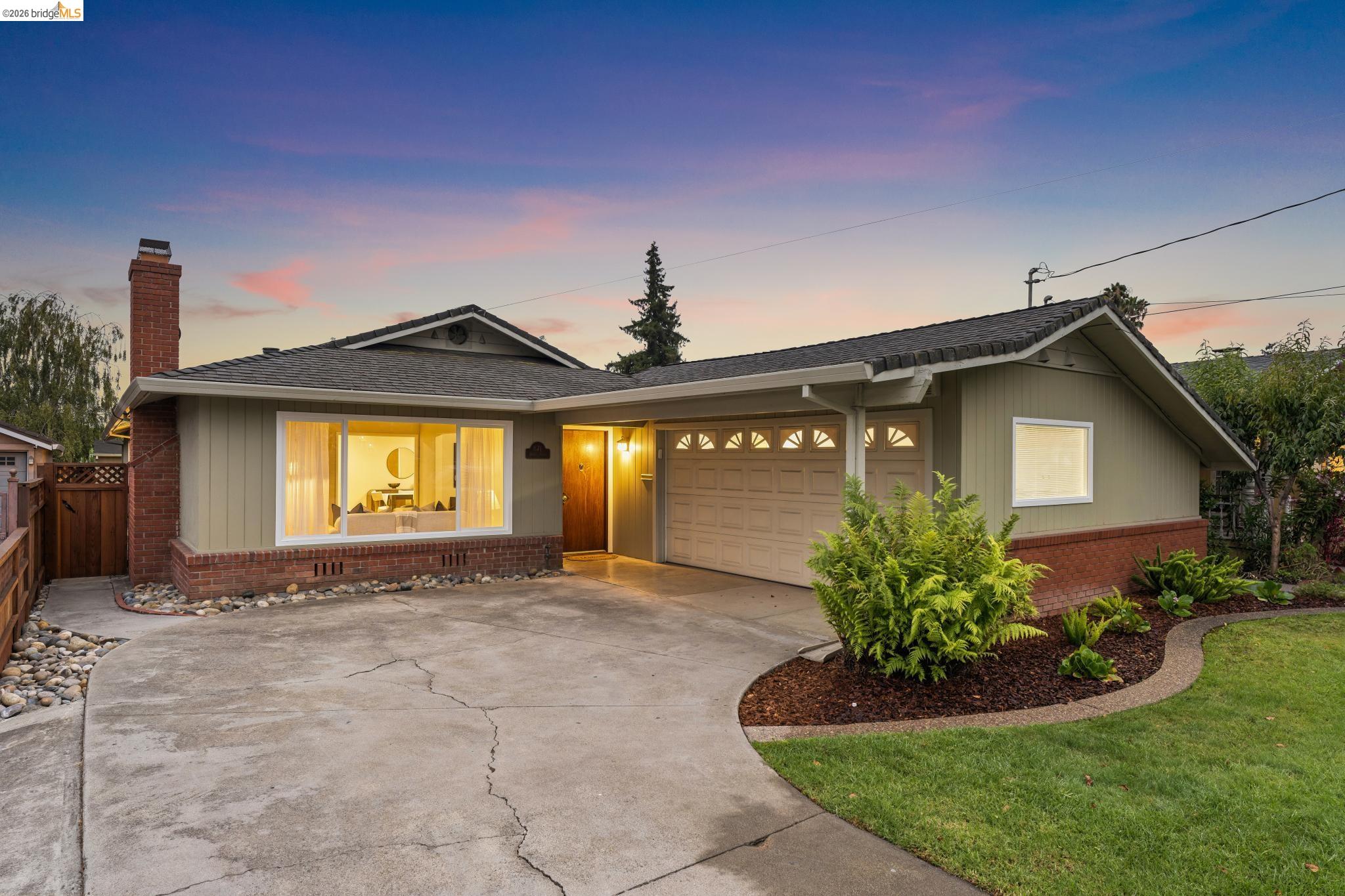 871 Joaquin Ave