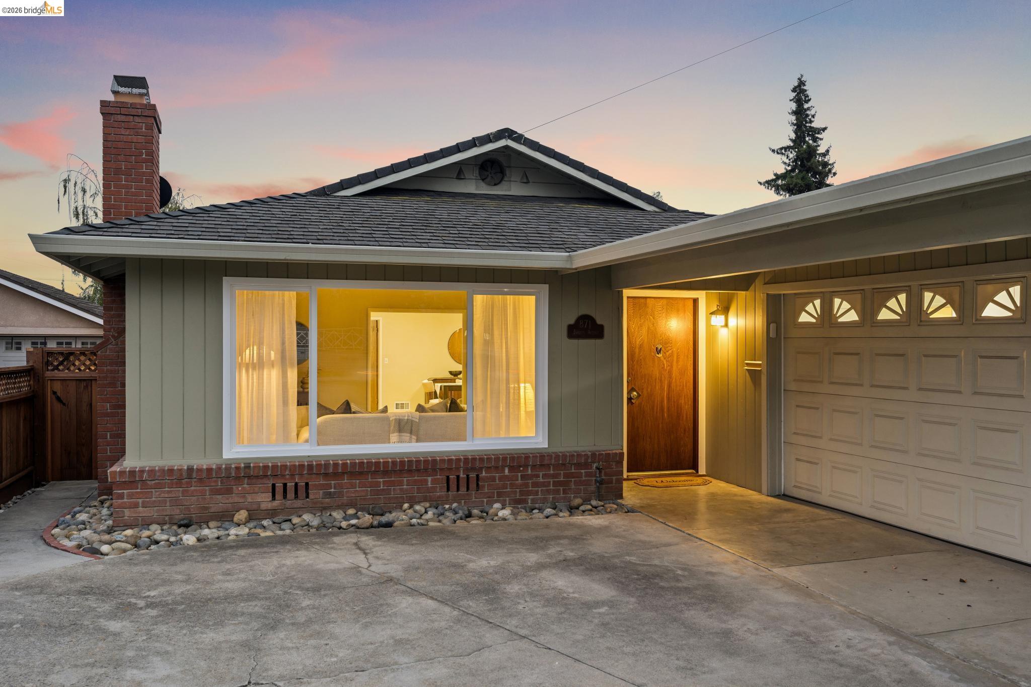 871 Joaquin Ave