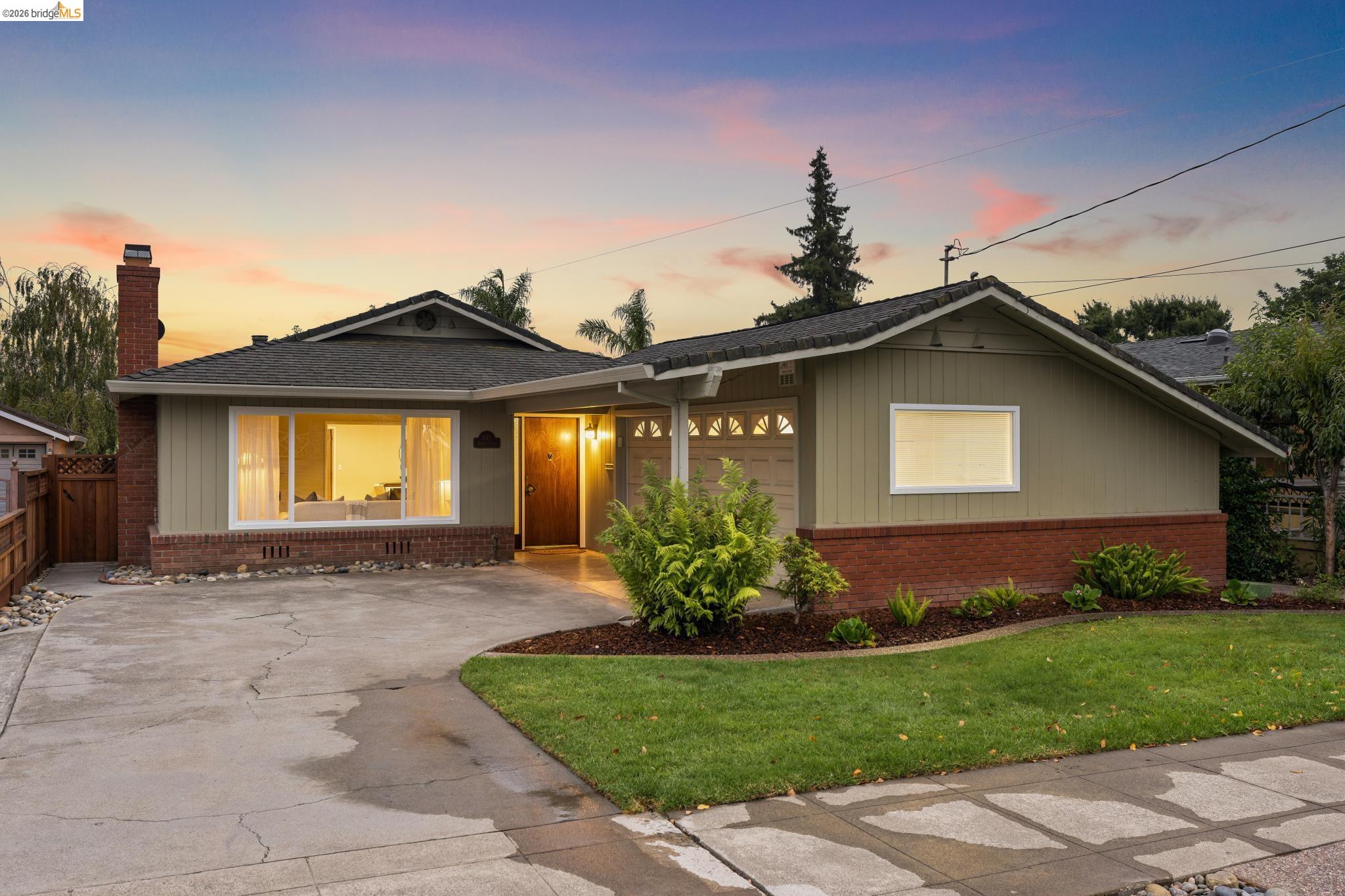 871 Joaquin Ave