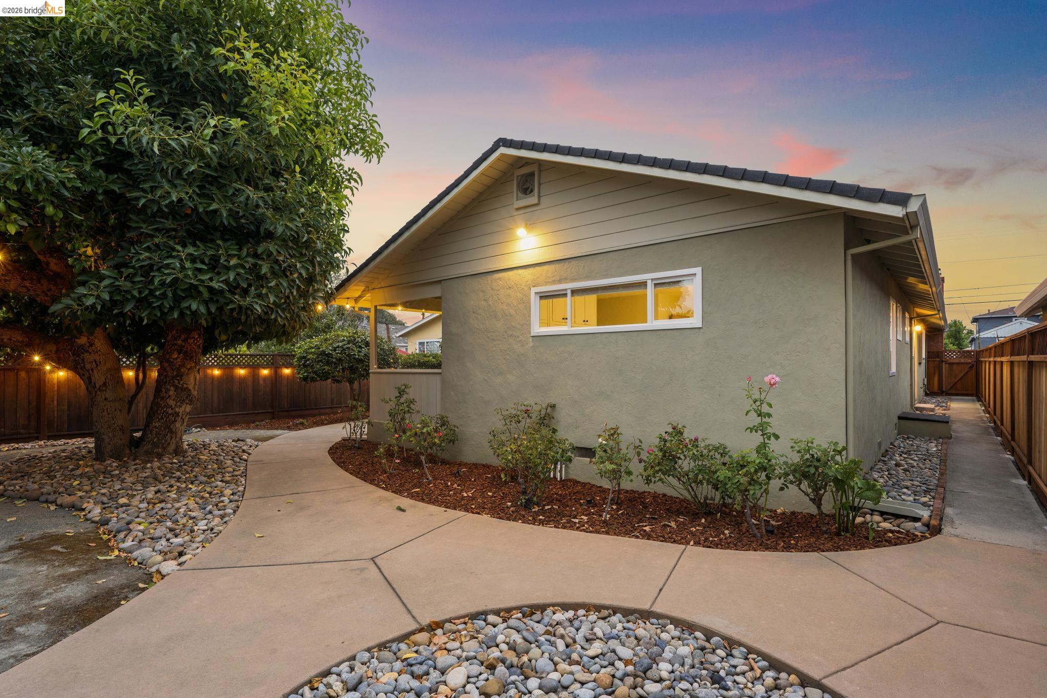 871 Joaquin Ave