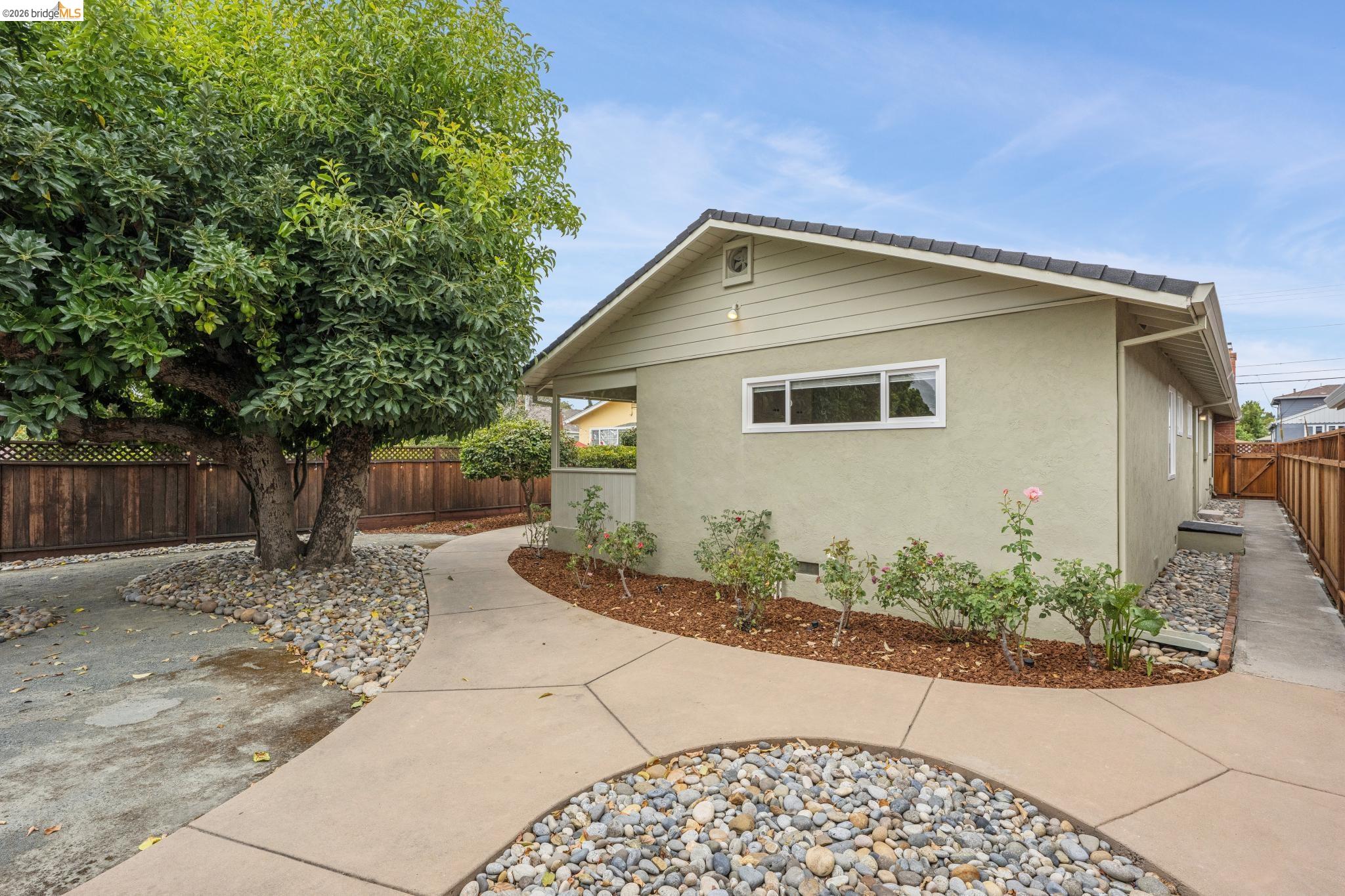 871 Joaquin Ave