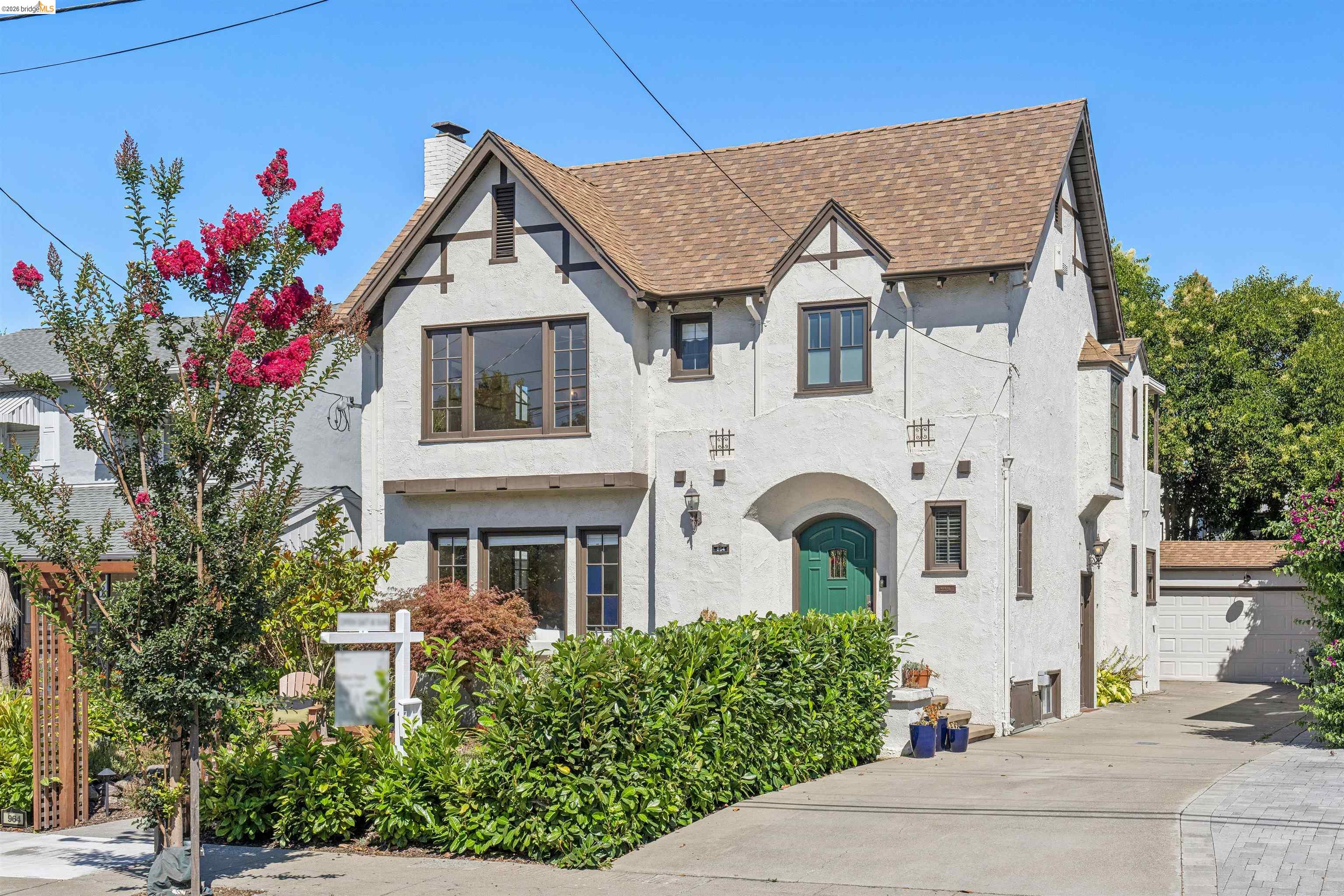964 Estudillo Ave