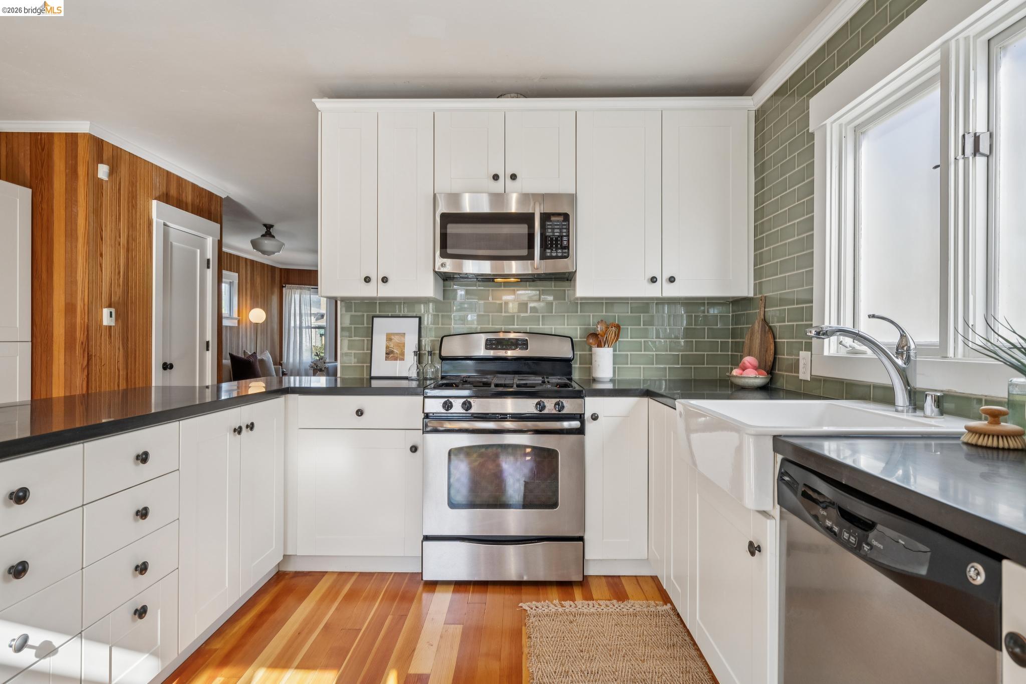 5933 Fremont St