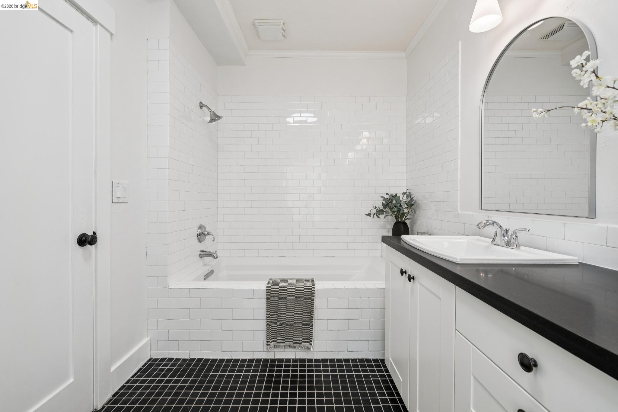5933 Fremont St