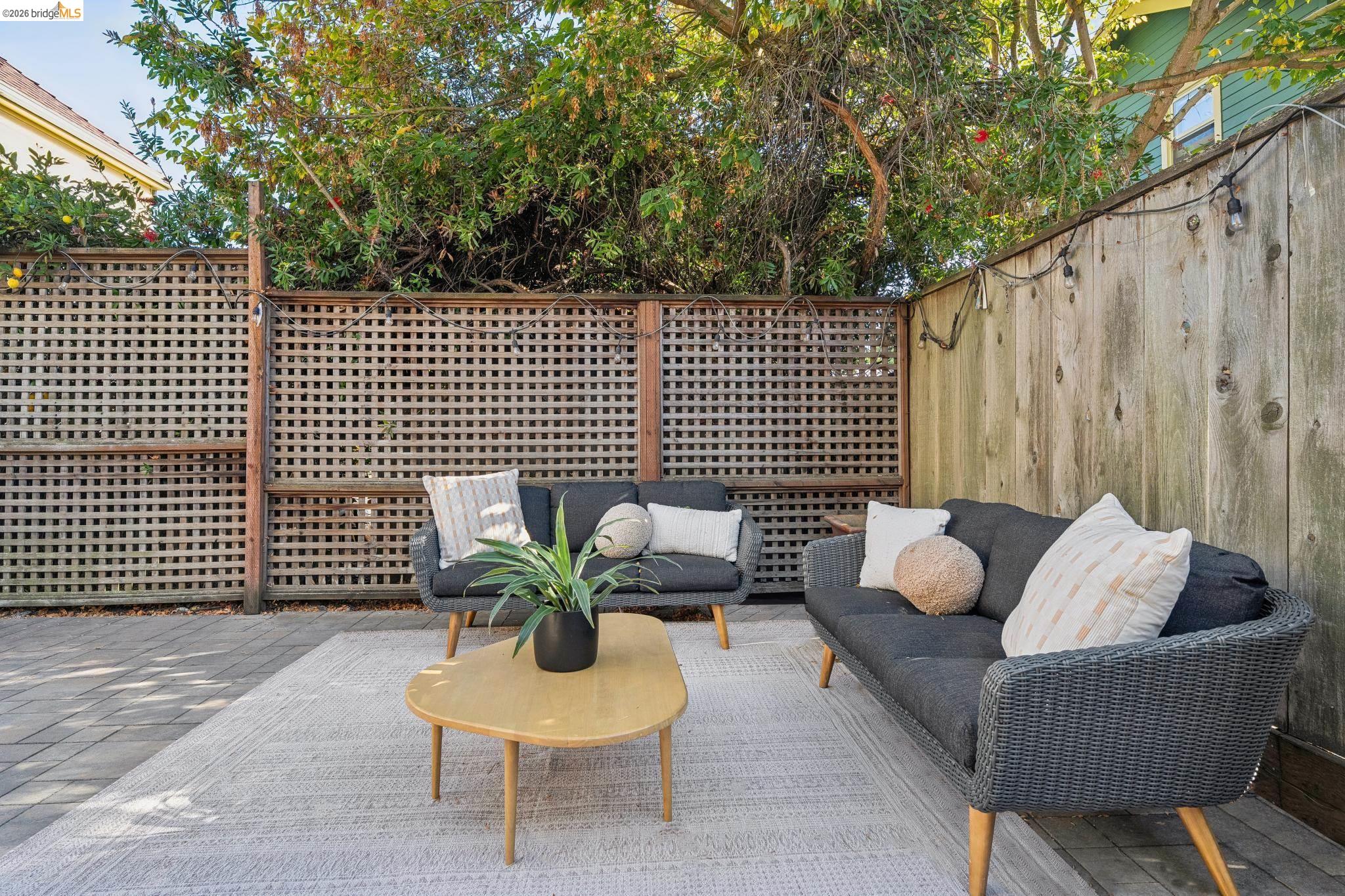 5933 Fremont St