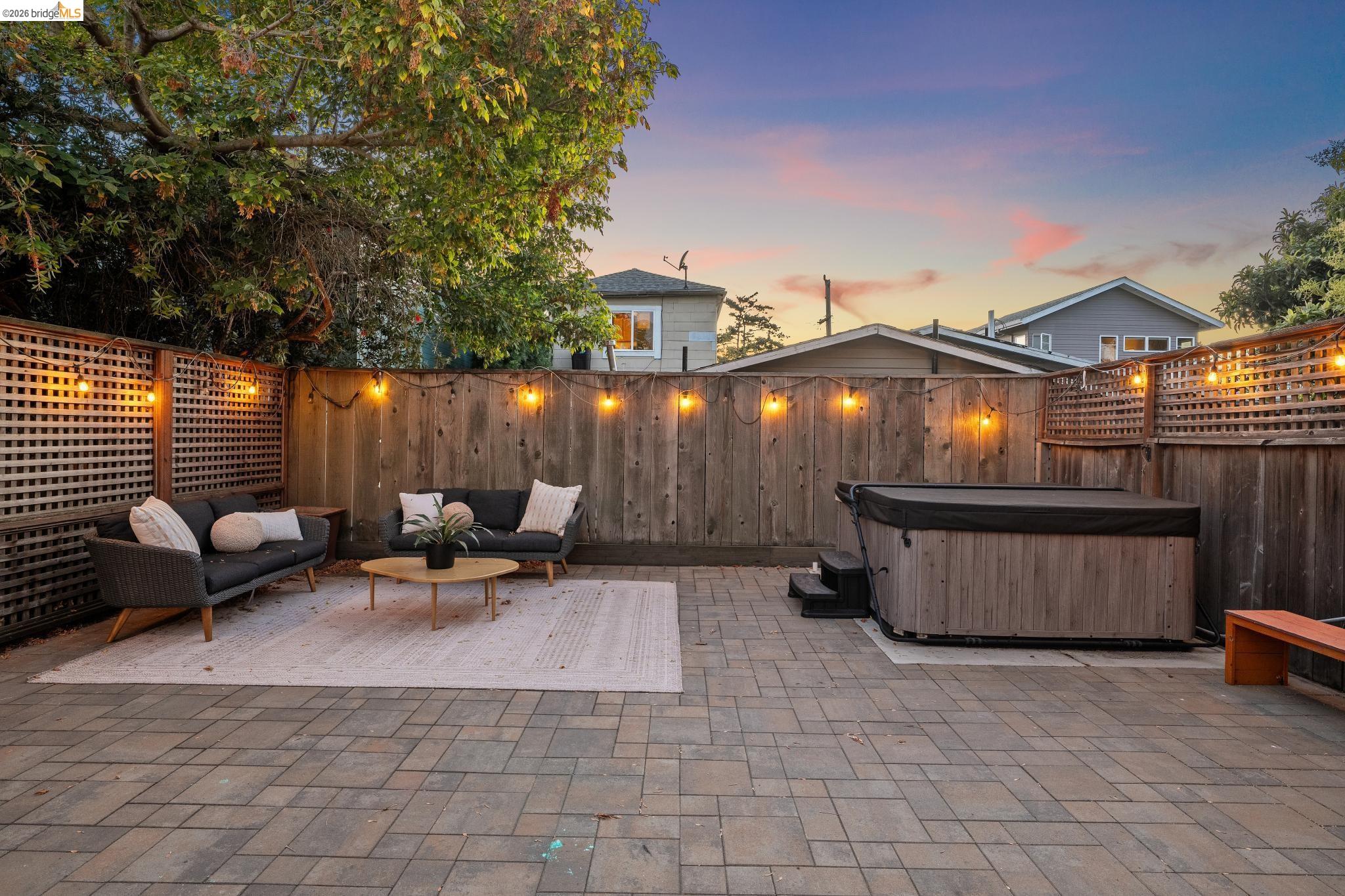 5933 Fremont St
